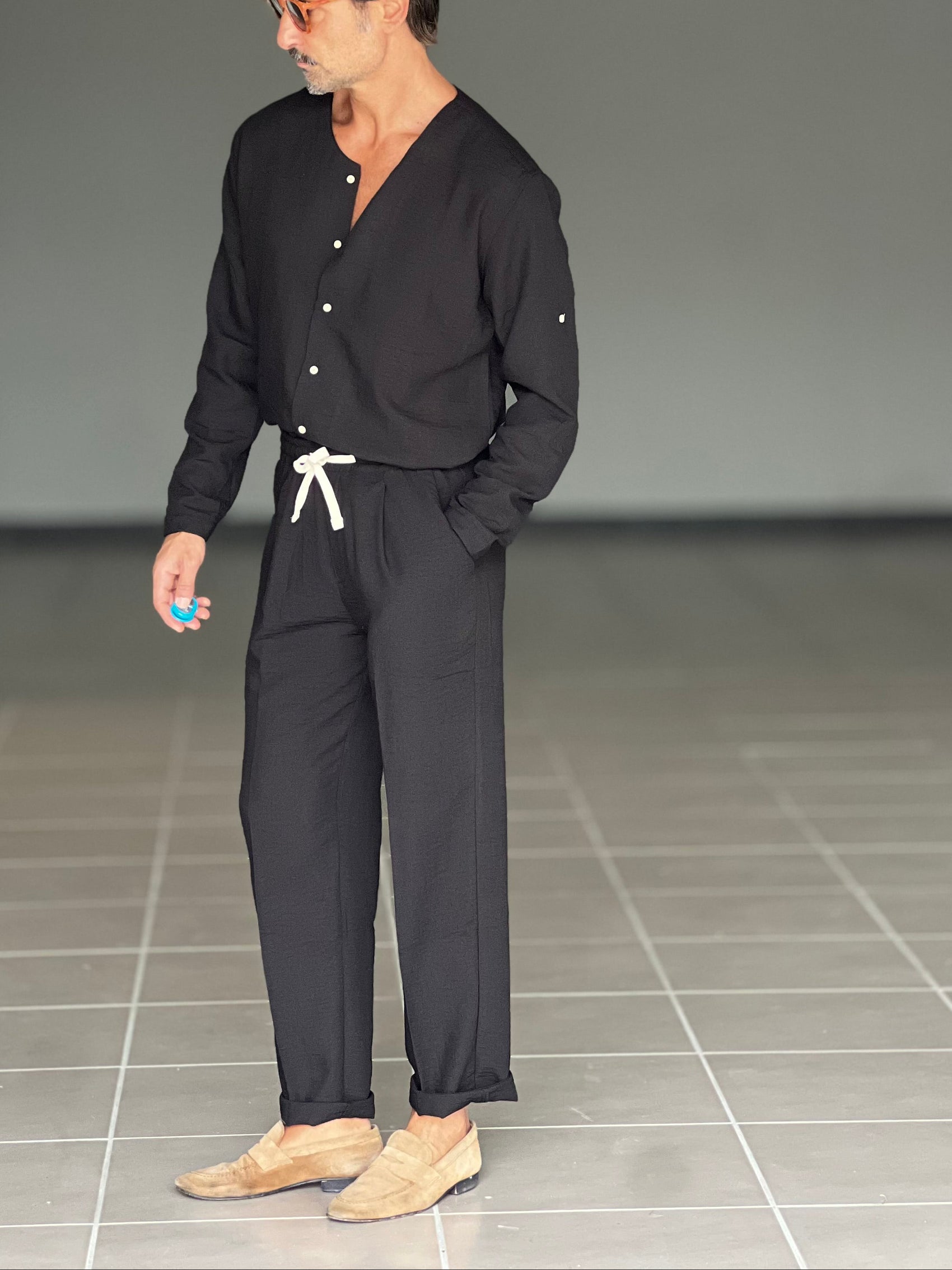 COORDINATO CAMICIA E PANTALACCIO  NERA  COREANA GIROCOLLO COTENE VISCOSA EFFETTO LINO. 00201