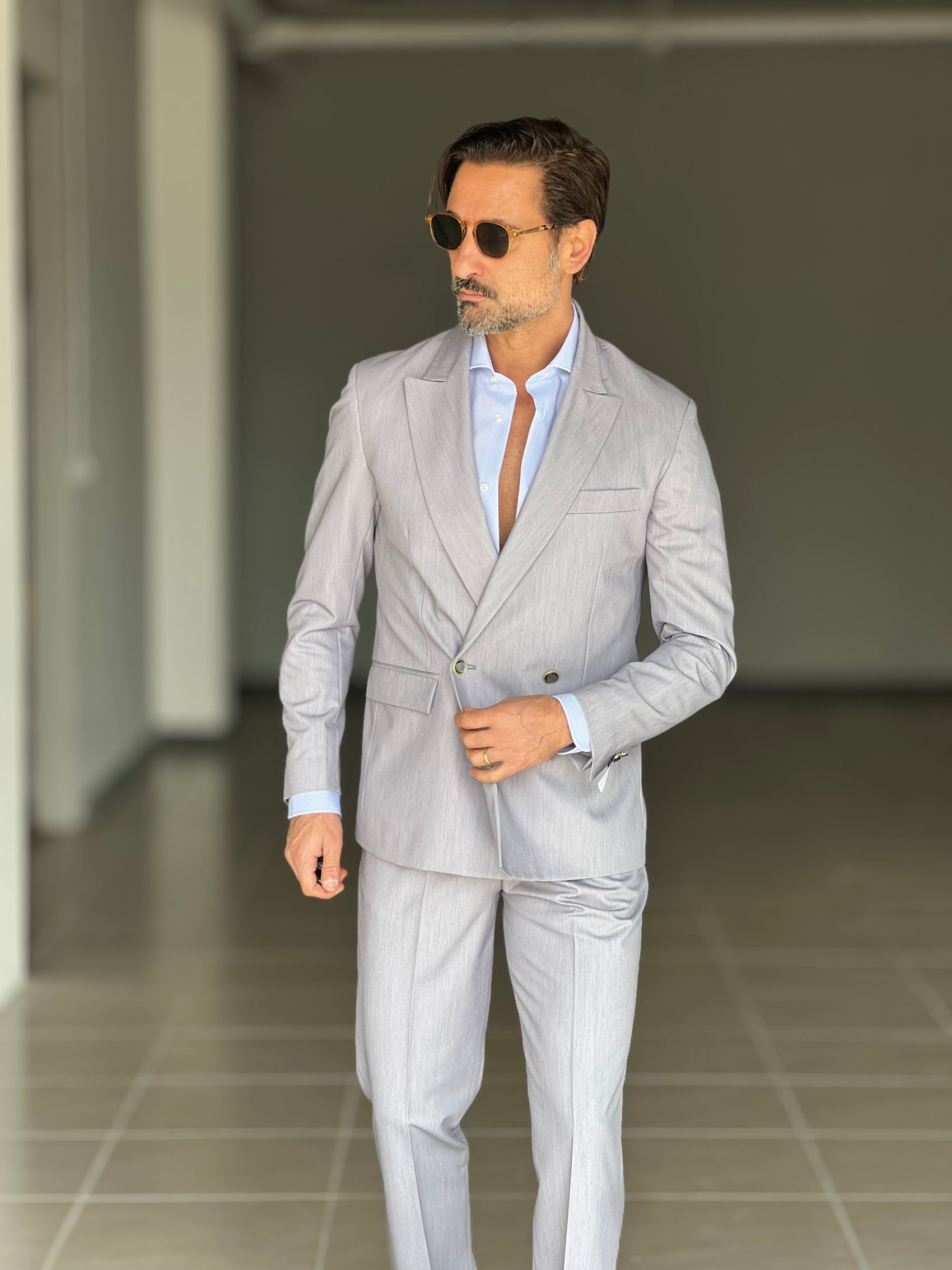 ABITO GRIGIO PERLA   DOPPIOPETTO UN  BOTTONE METALLO