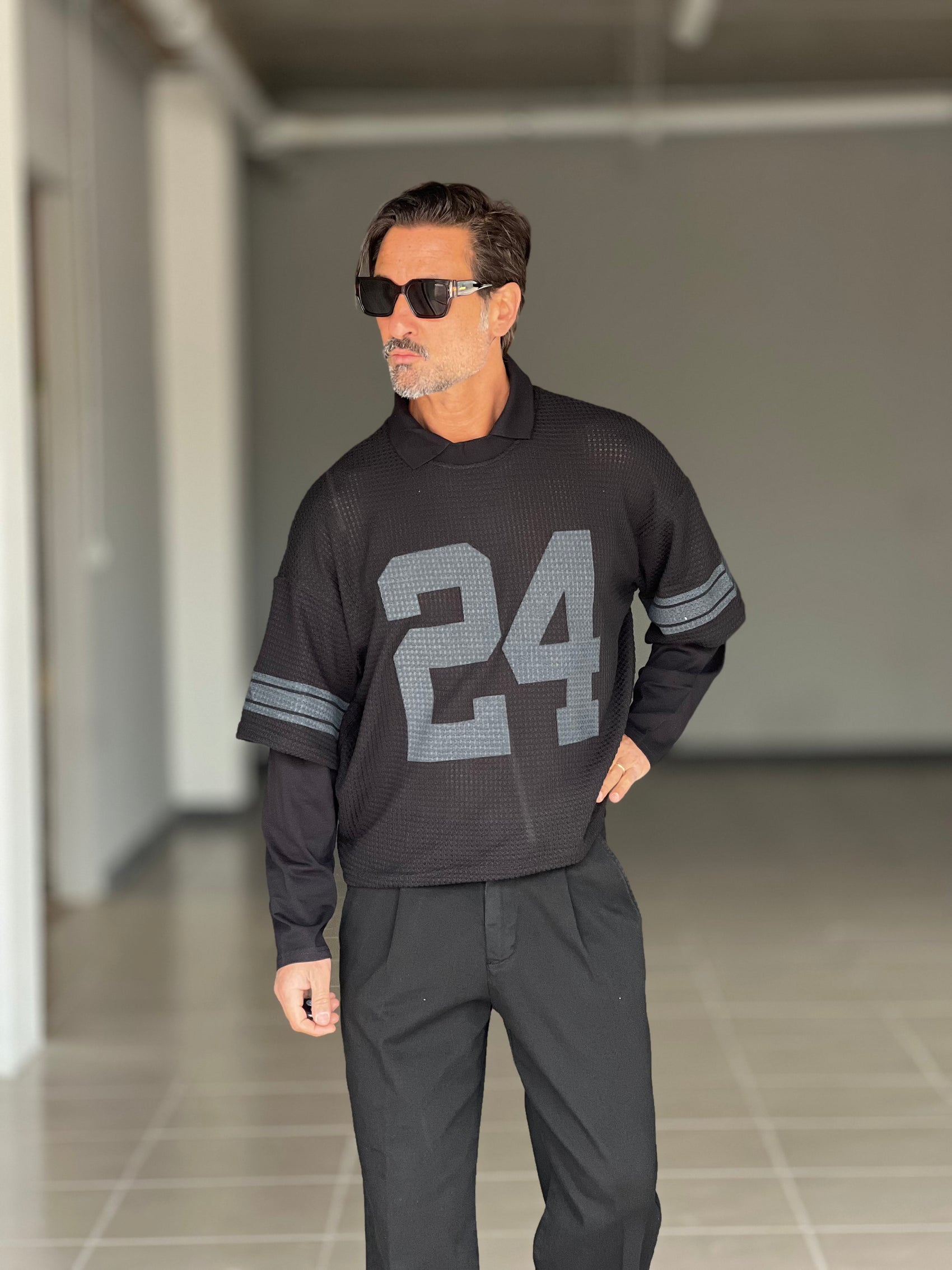 MAGLIA  NERA CROP DOPPIATA MOD FOOTBALL OVER SIZE