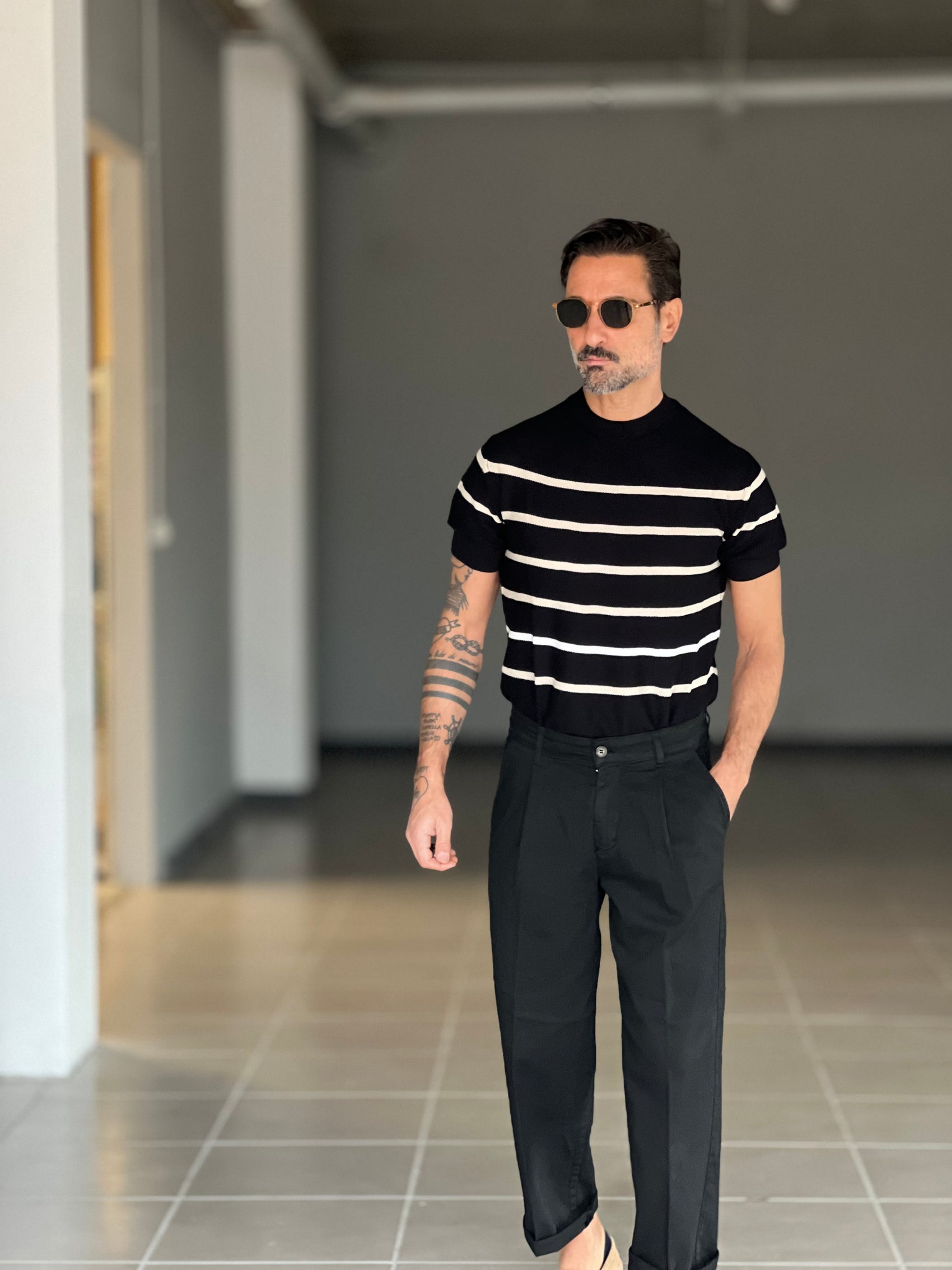 MAGLIA NERA  RIGA GIRO IN FILO