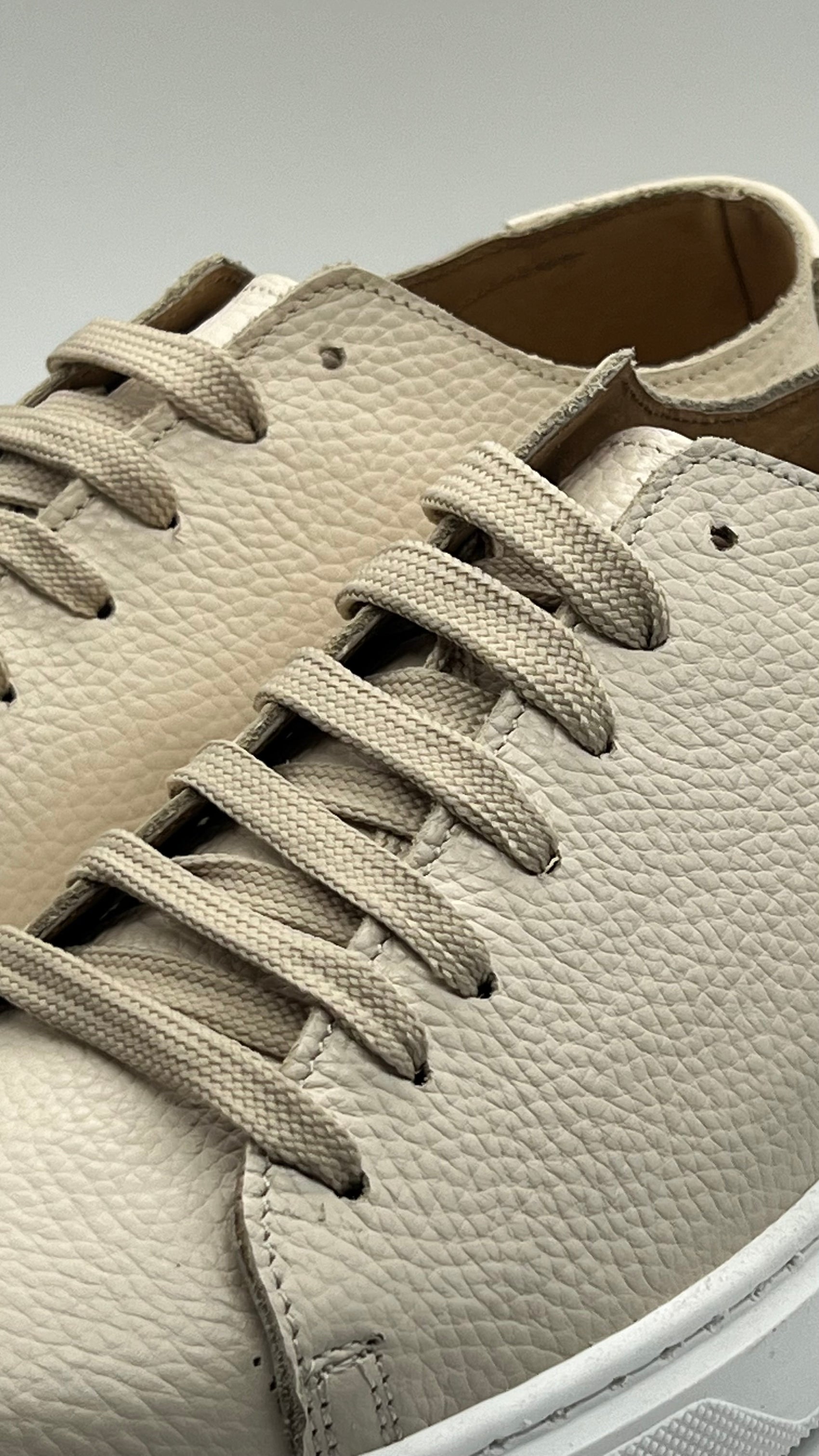 SNEAKER PANNA BOTTOLATA TAGLIO VIVO