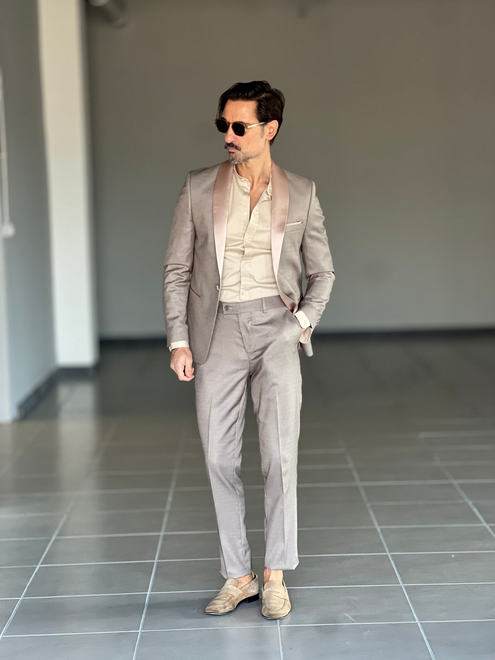 ABITO  SMOKING BEIGE  REVER CHIARO TESSUTO OPERATO 104