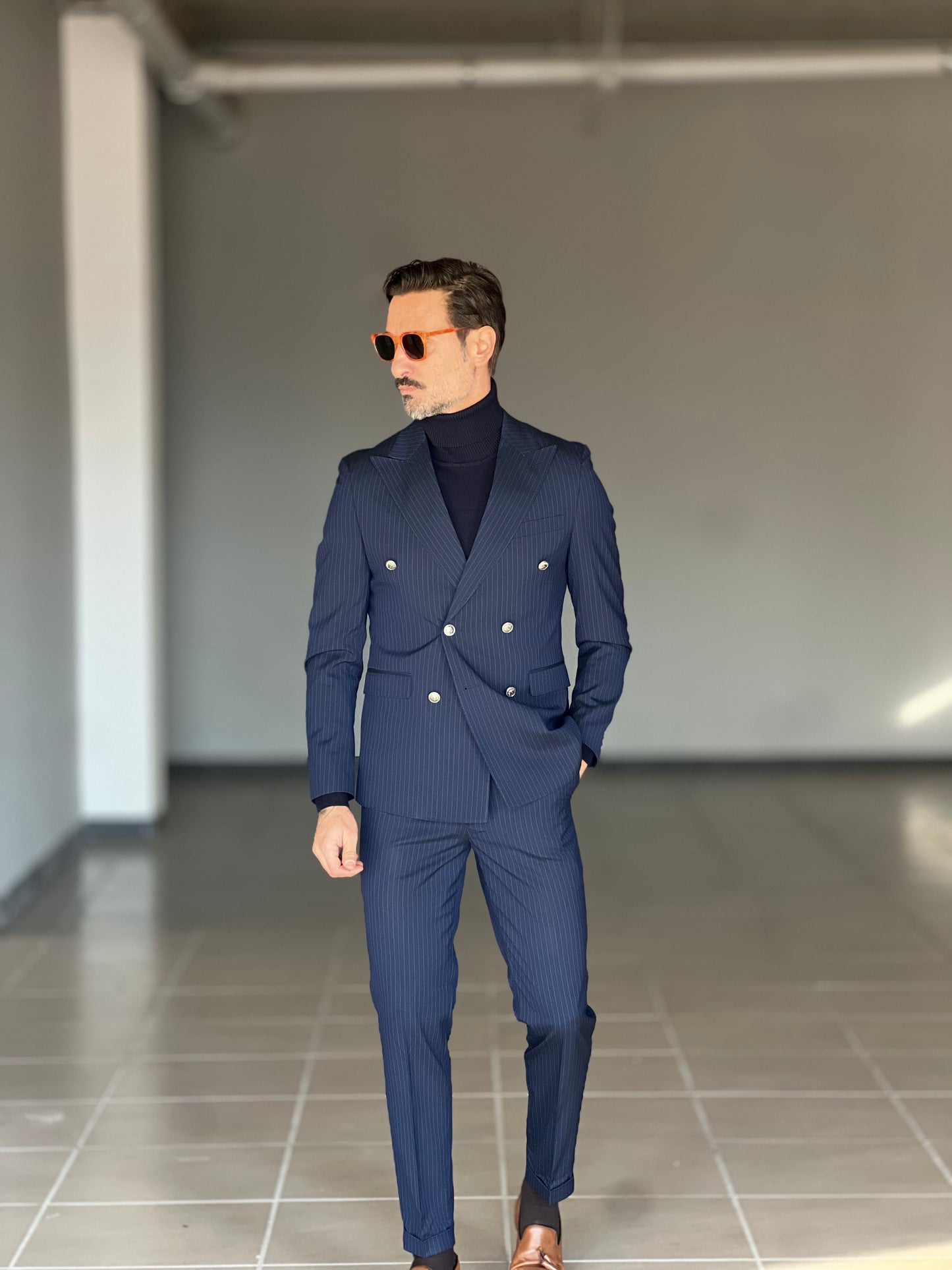 ABITO  BLU  GESSATO  DOPPIOPETTO BOTTONE METALLO VISCOSA E MISTI