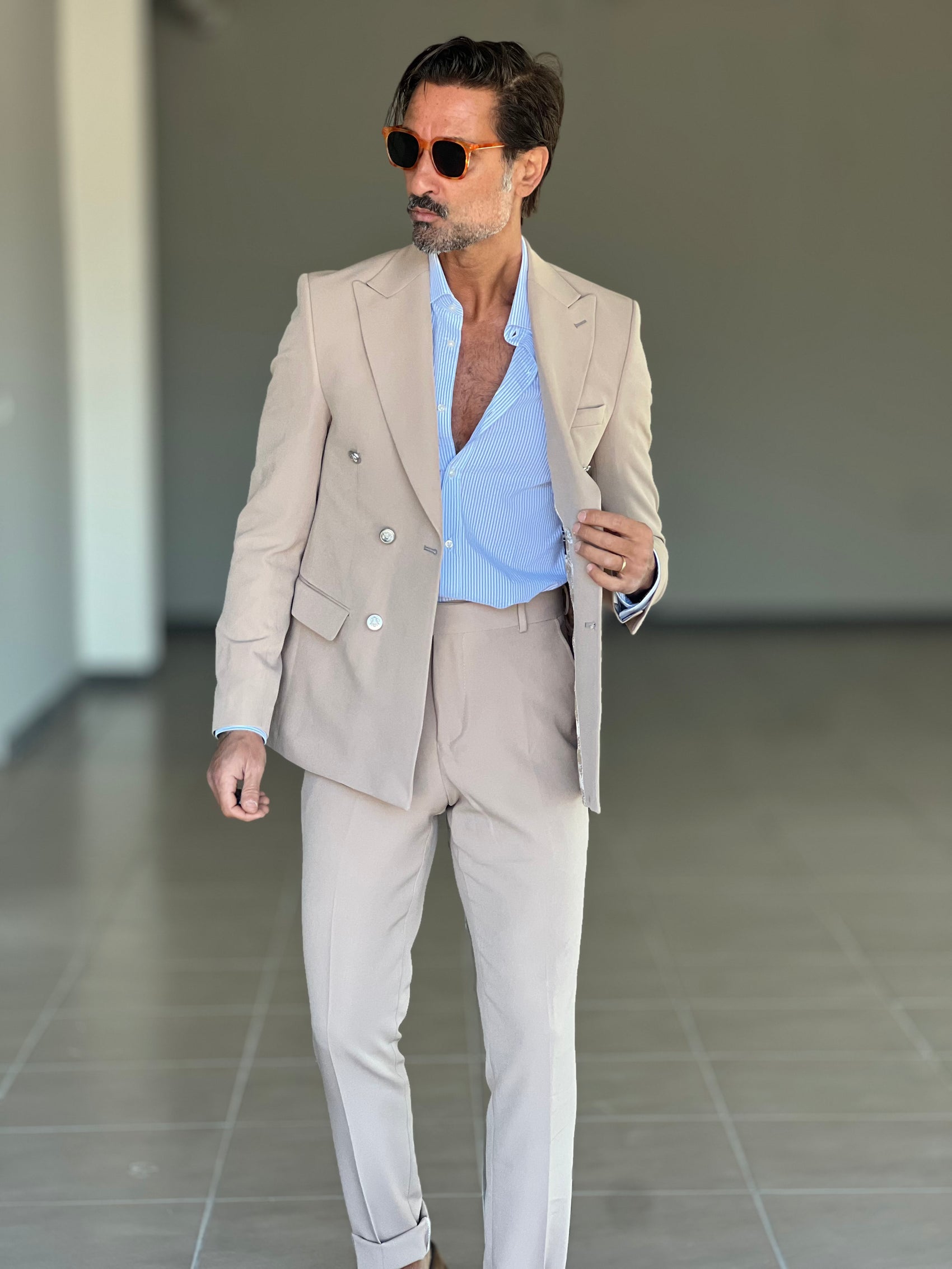ABITO BEIGE  DOPPIOPETTO BOTTONE METALLO