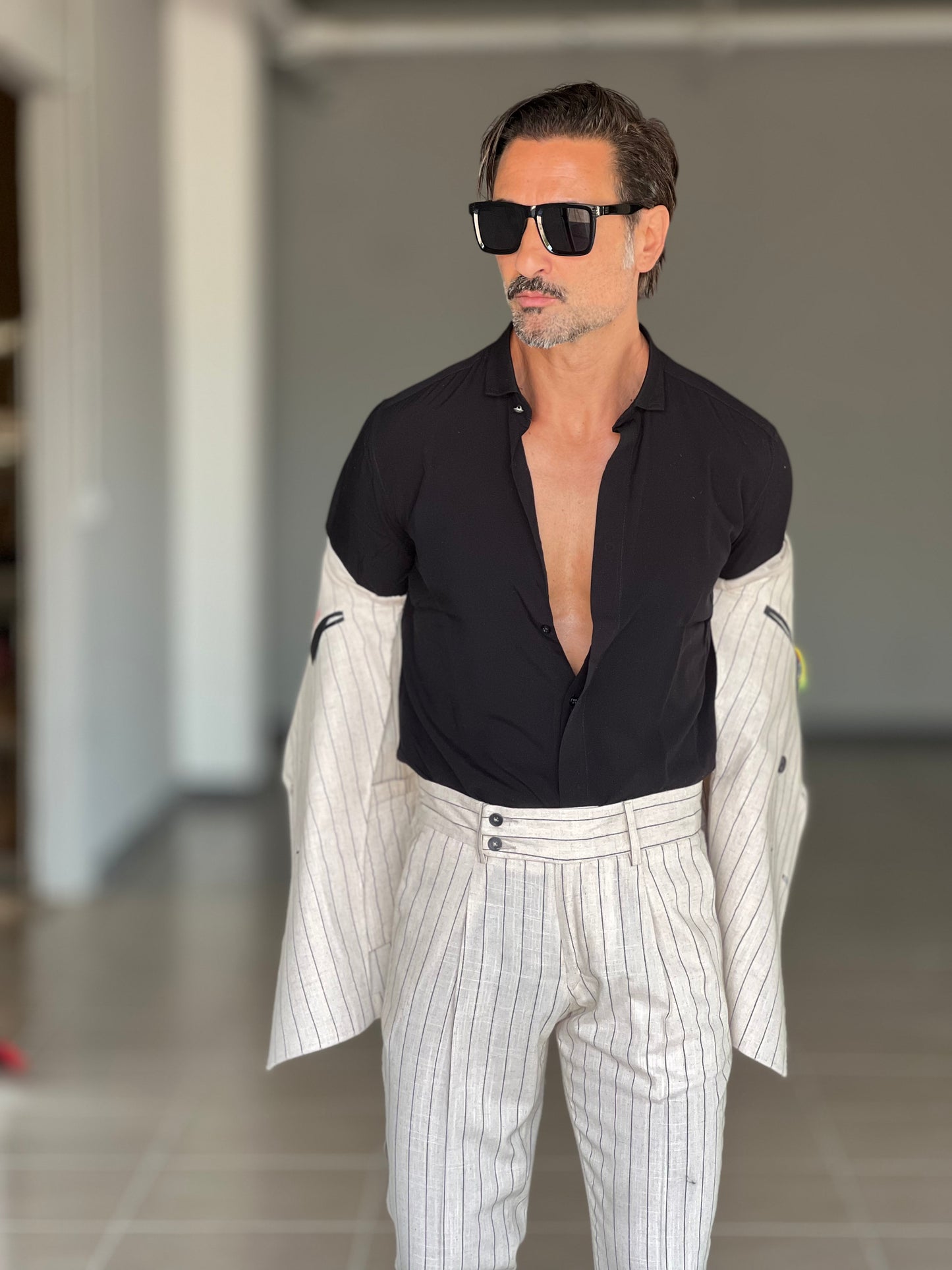 CAMICIA VISCOSA NERA BOTTONE METALLO
