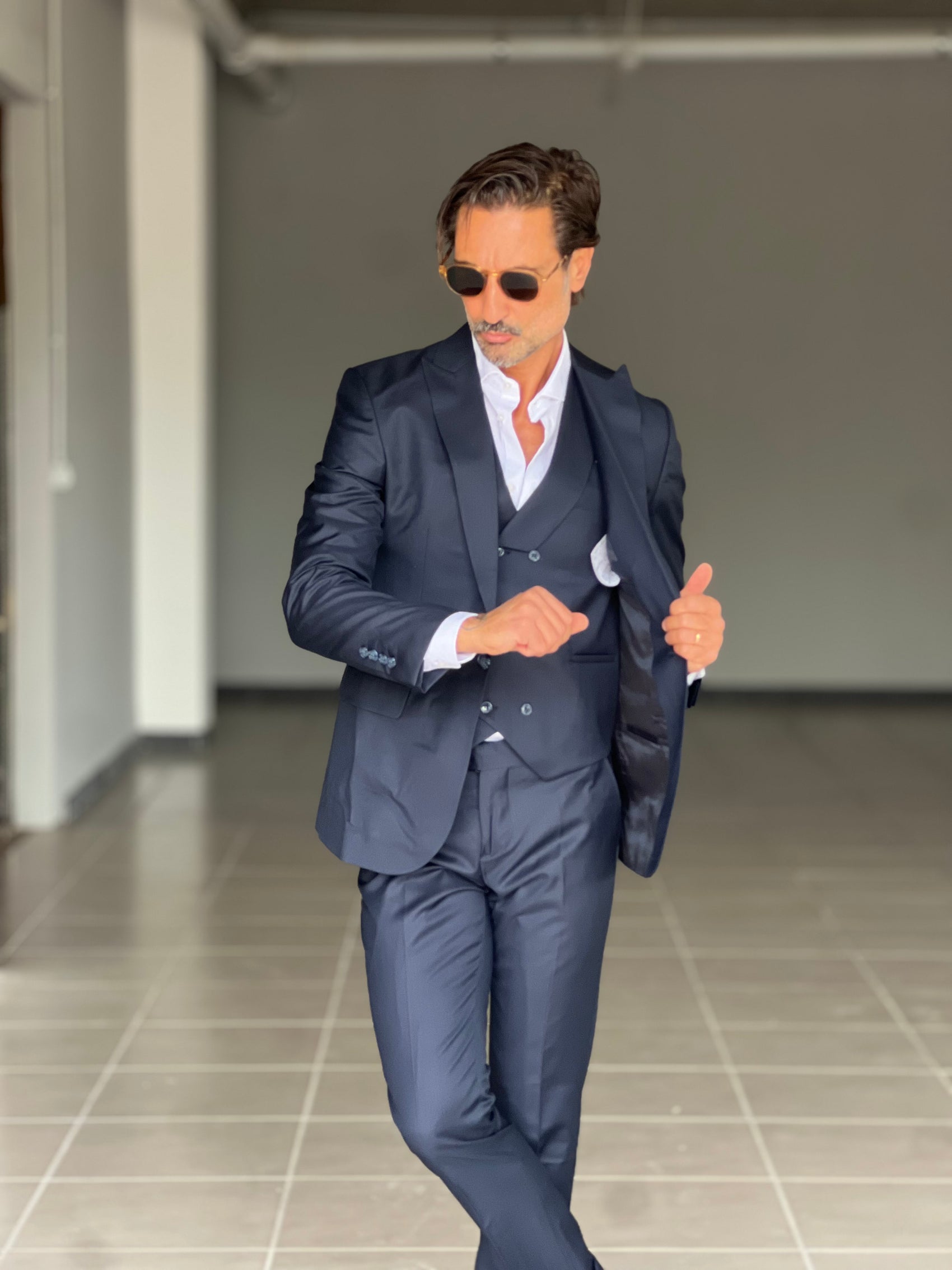 ABITO BLU  MONOPETTO  3 PEZZI GILET