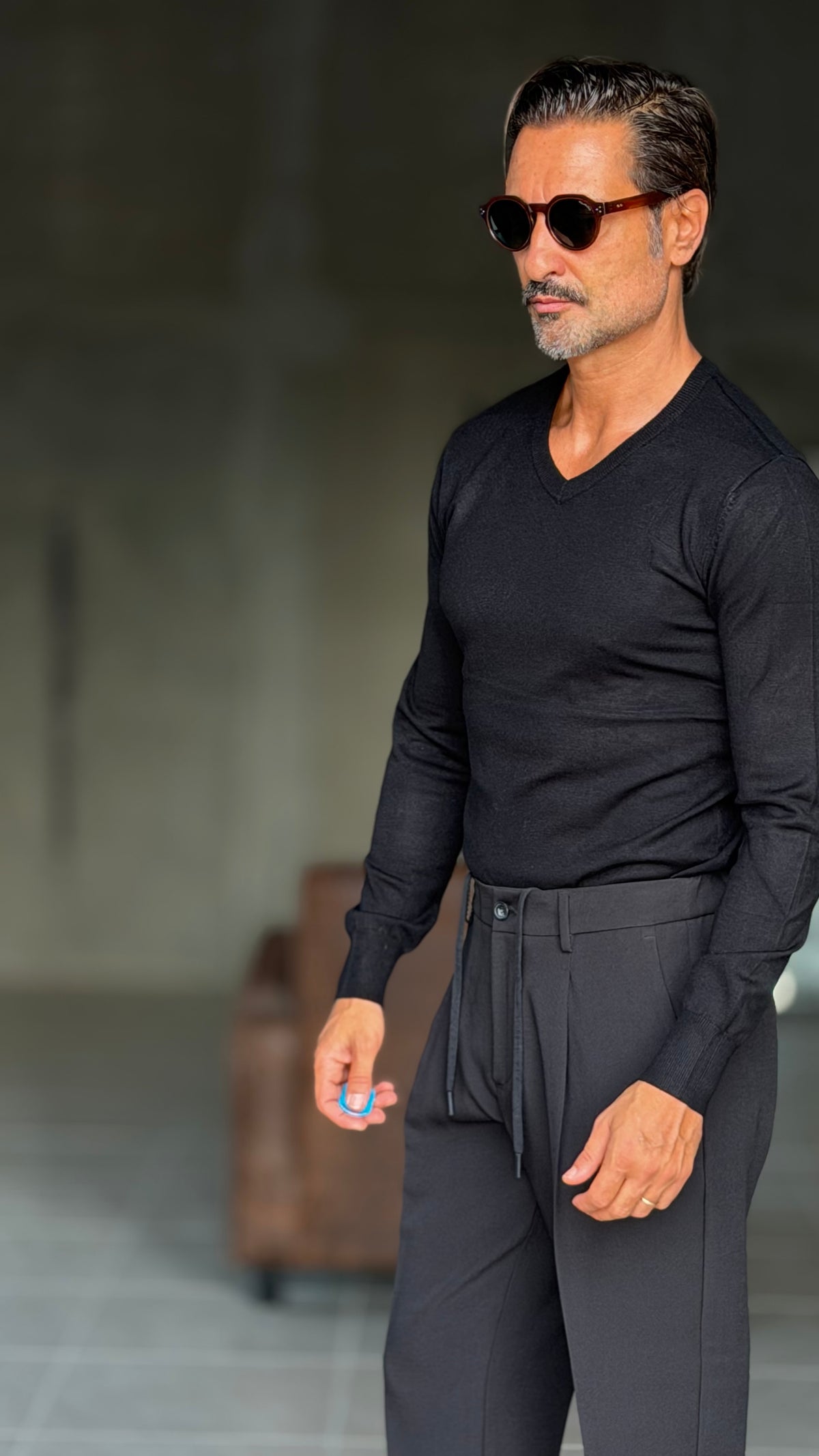 PULLOVER  NERO SCOLLO V VISCOSA E MISTI