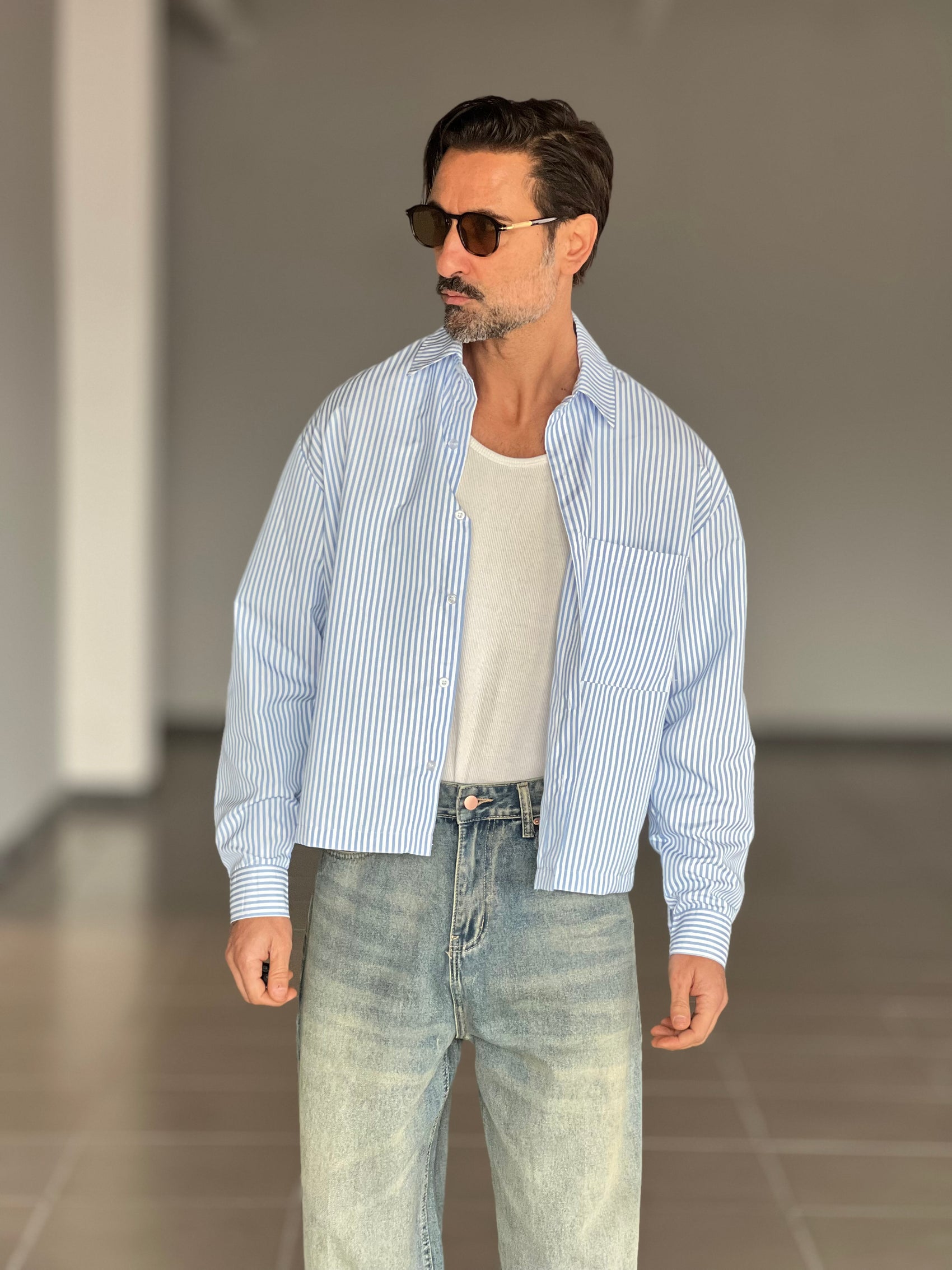 CAMICIA  BACCHETTA BIANCA E CELESTE  CROP ELASTICIZZATA