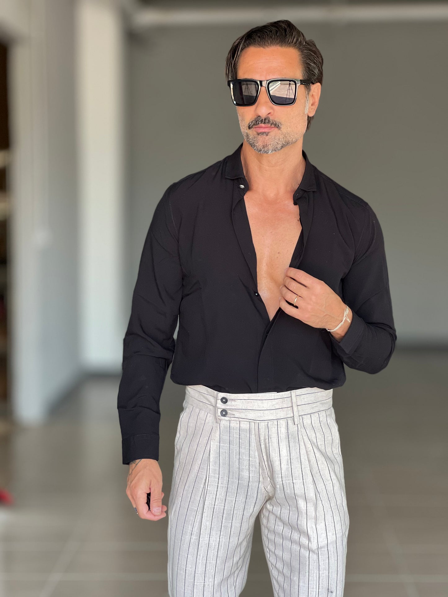 CAMICIA VISCOSA NERA BOTTONE METALLO