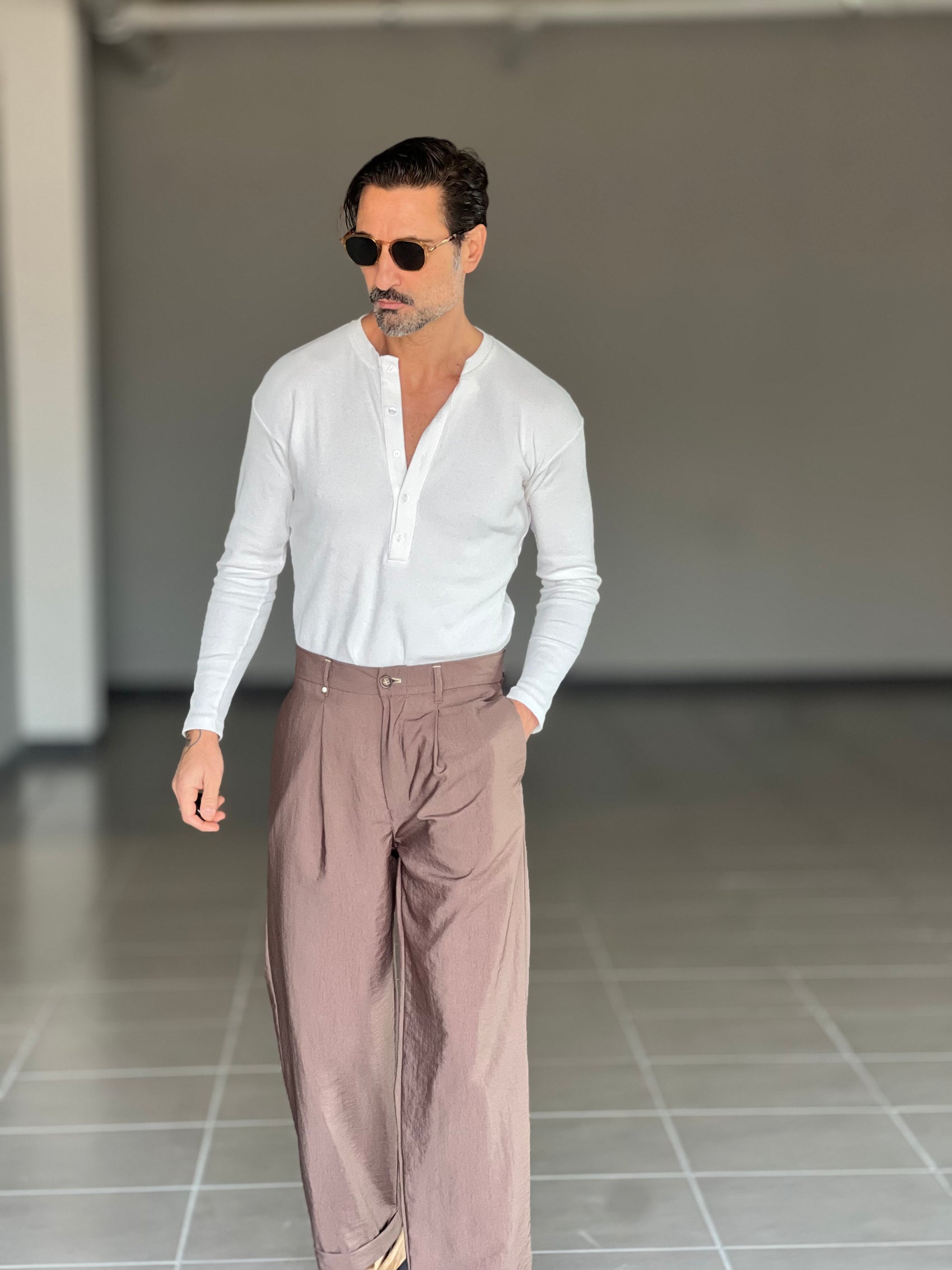 WHITE VISCOSE TROUSERS WITH REGULAR BOTTOM