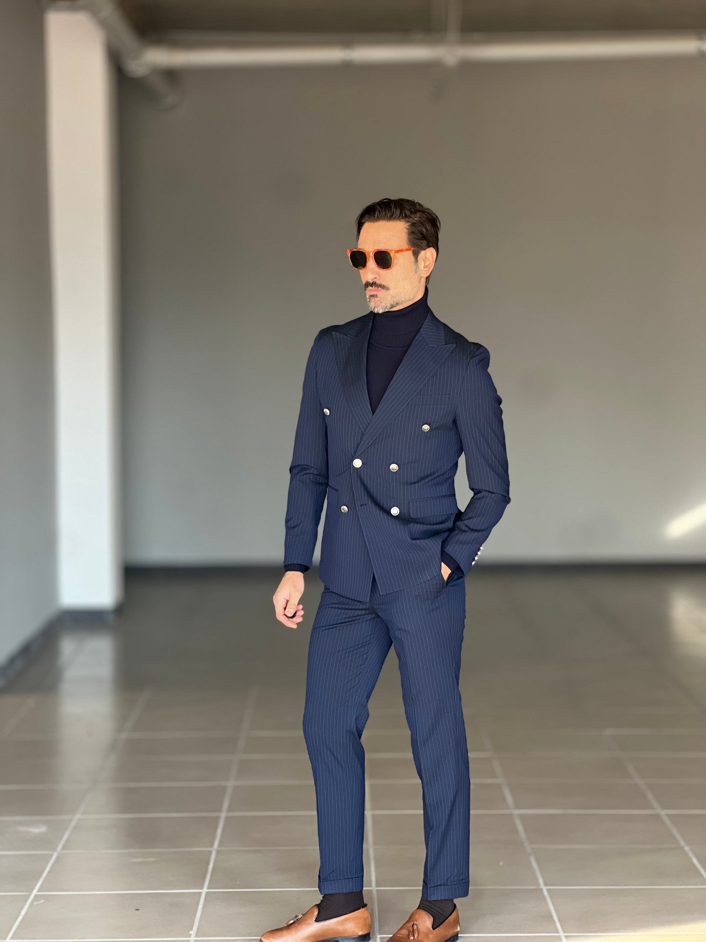 ABITO  BLU  GESSATO  DOPPIOPETTO BOTTONE METALLO VISCOSA E MISTI