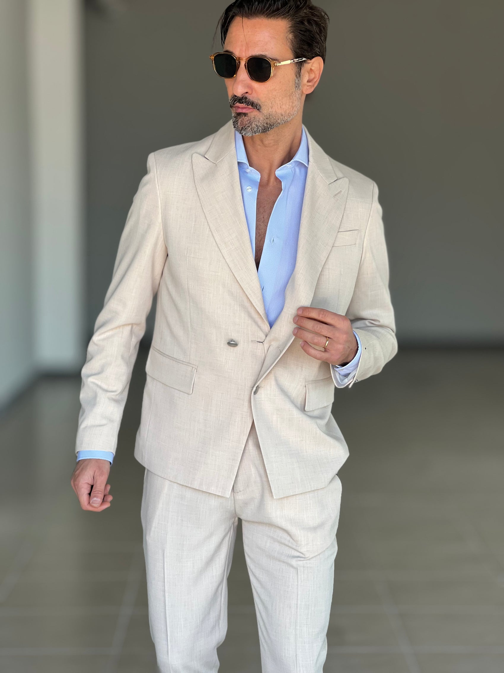 GIACCA SABBIA ALTATENSIONE PETTO A LANCIA MEZZO DOPPIOPETTO ( PUOI ABBINARE IL PANTALONE CON IL CODICE 34 )