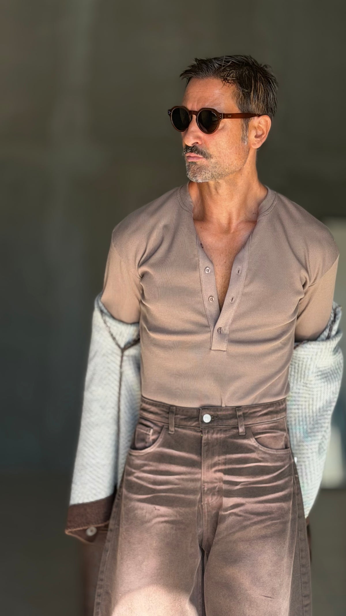 WHITE VISCOSE TROUSERS WITH REGULAR BOTTOM