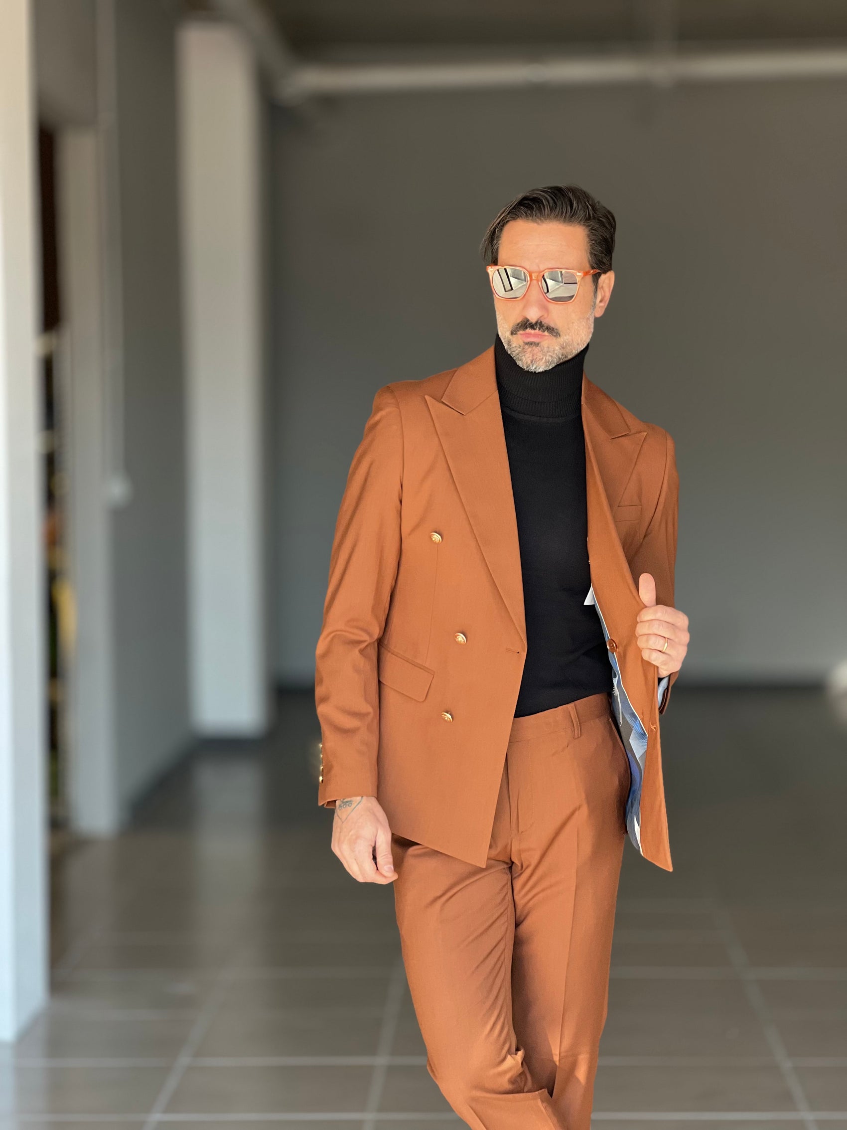 ABITO  TABACCO DOPPIOPETTO BOTTONE METALLO VISCOSA E MISTI