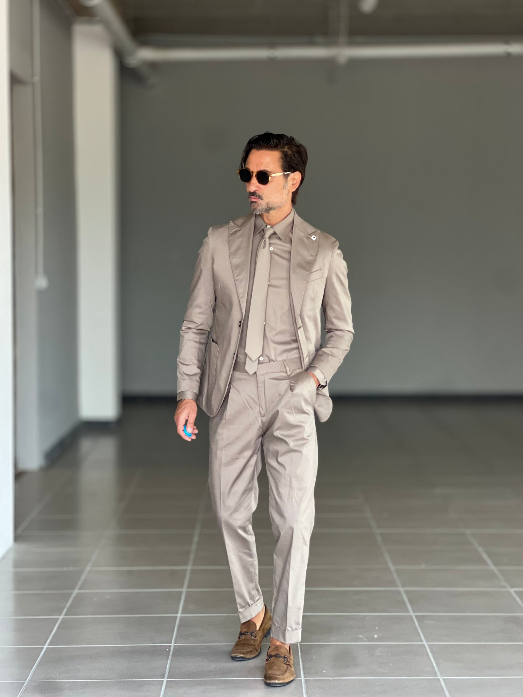 ABITO +CAMICIA +CRAVATTA (STESSO TESSUTO IN COTONE)