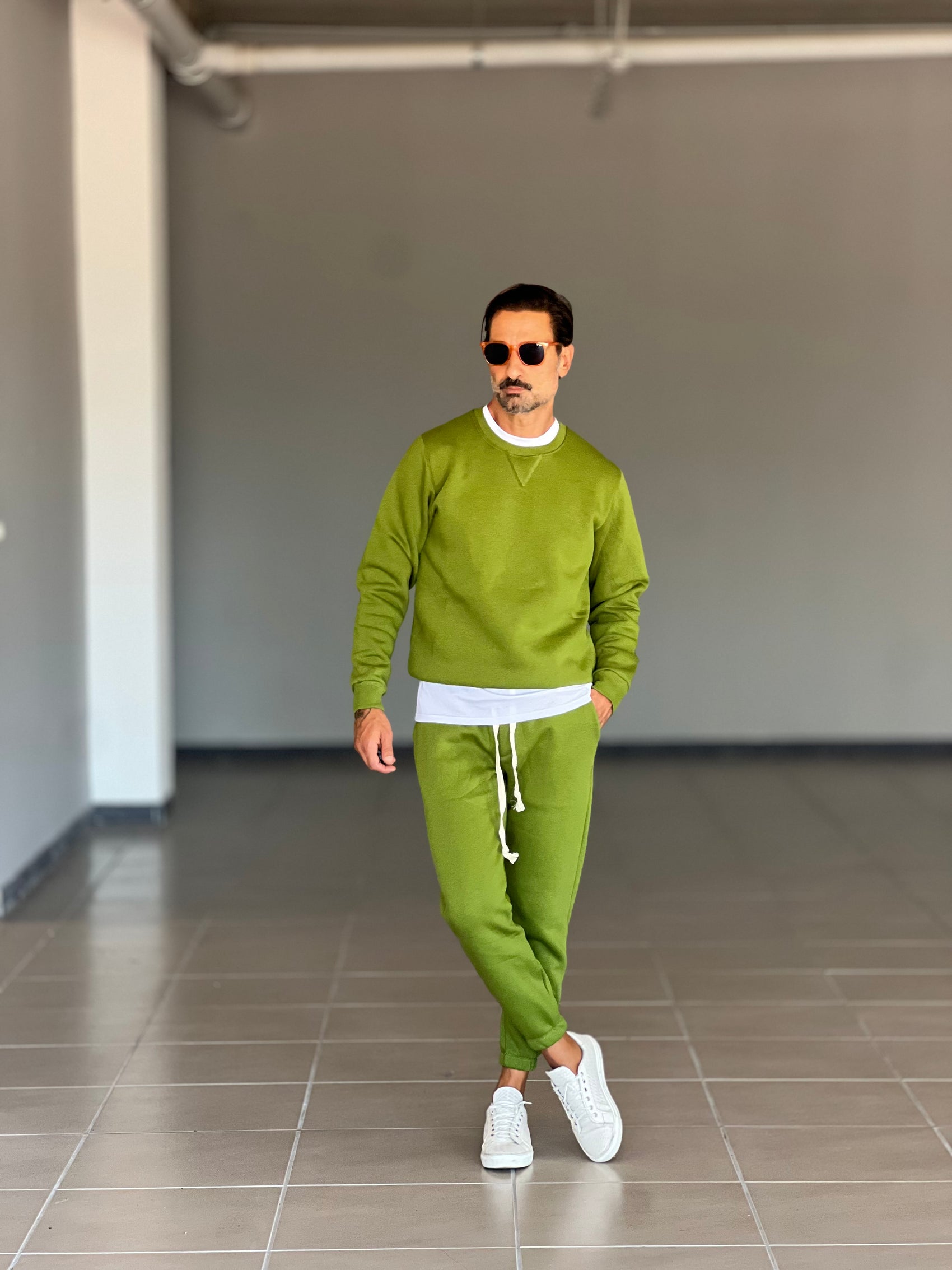 WHITE VISCOSE TROUSERS WITH REGULAR BOTTOM