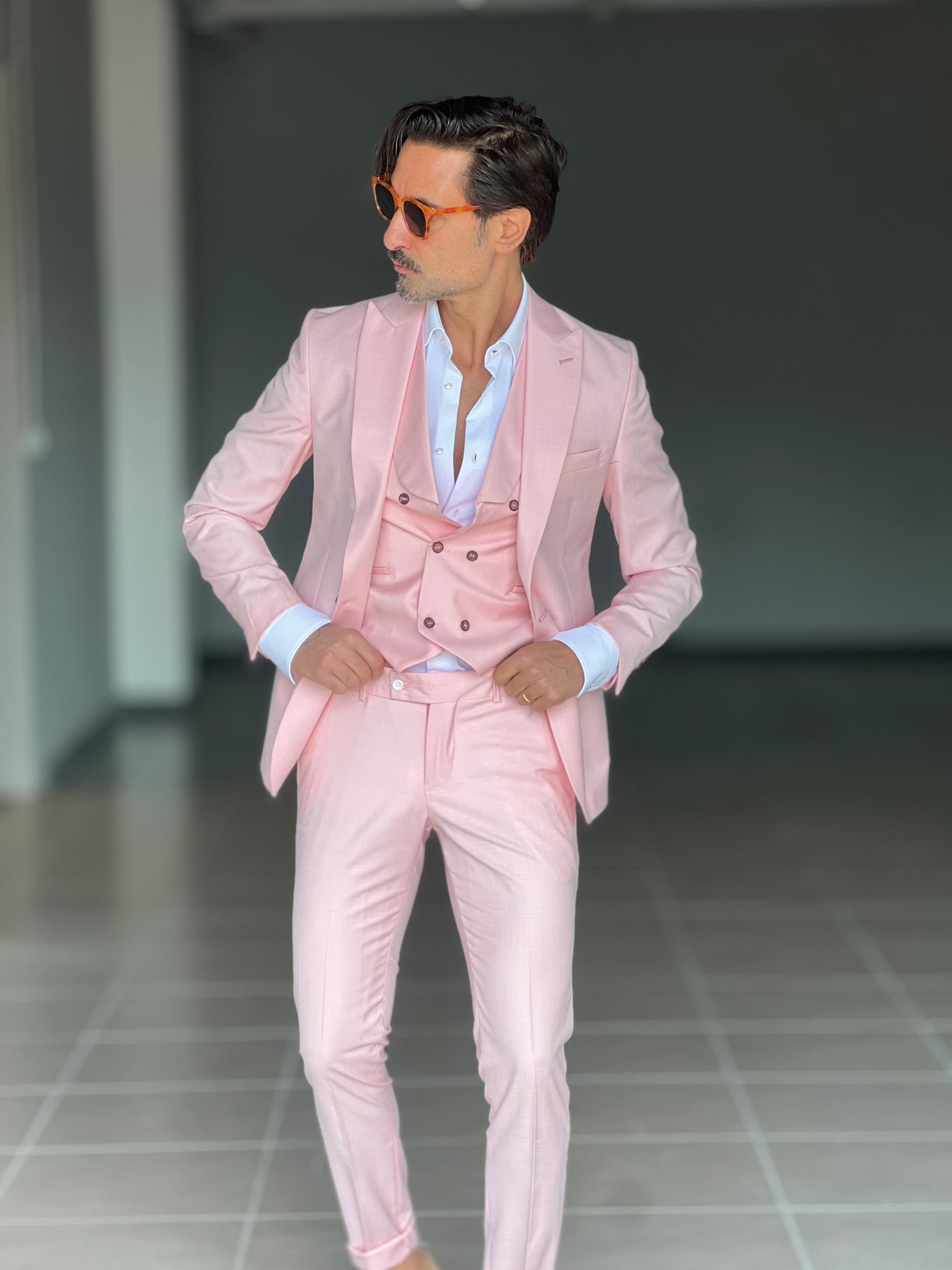 ABITO ROSA   MONOPETTO  3 PEZZI GILET 0044