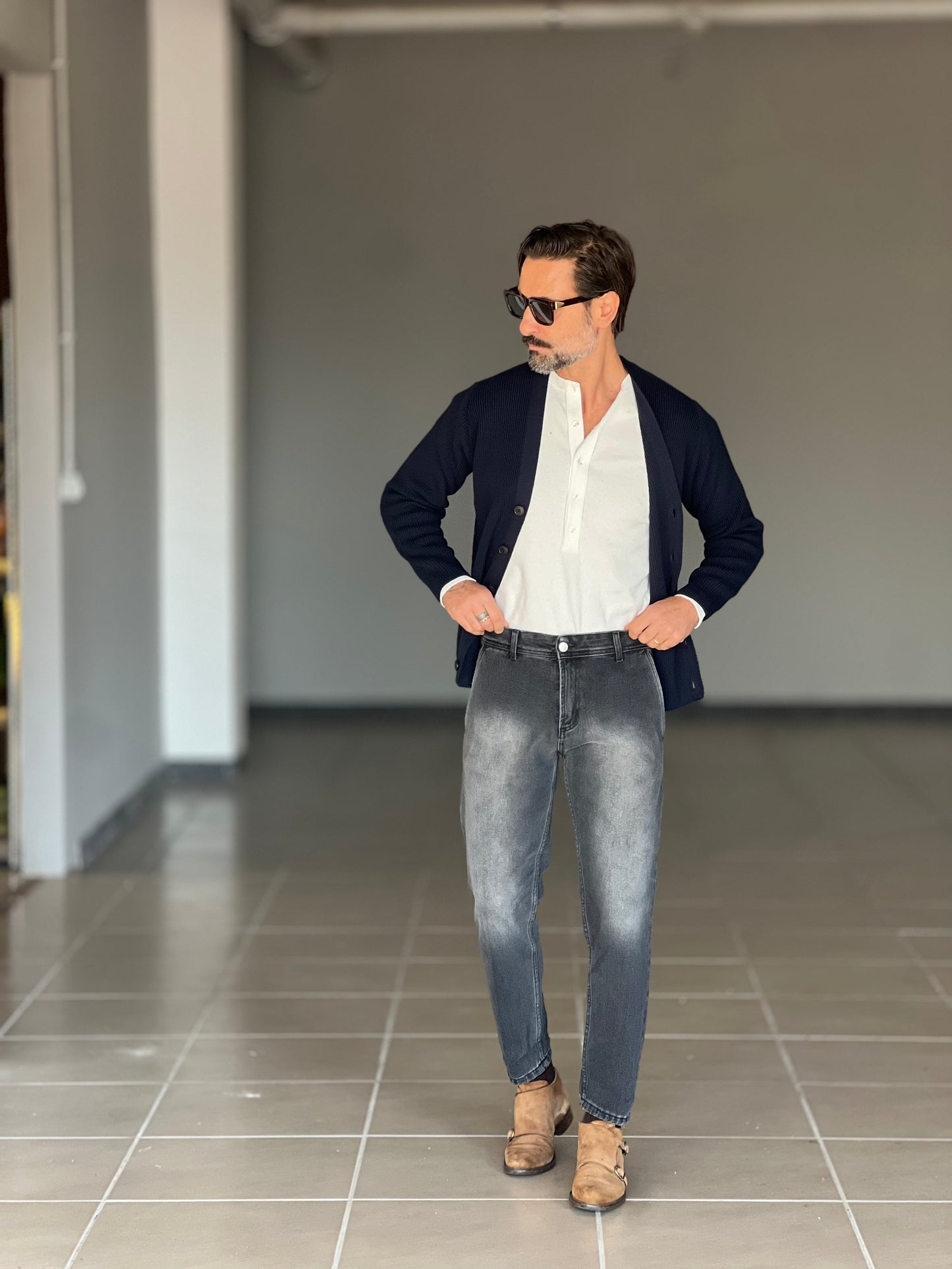 WHITE BASIC WASH JEANS