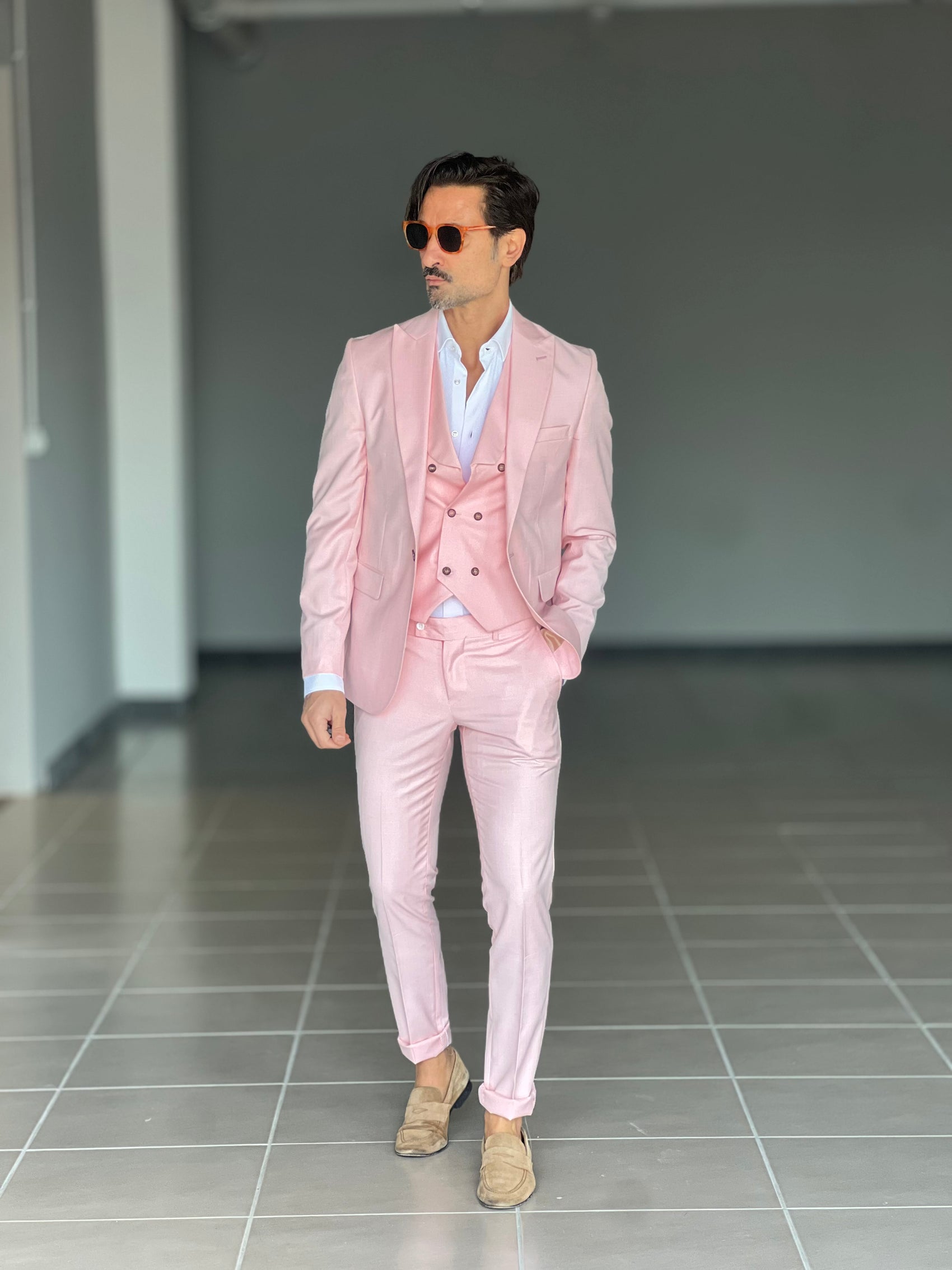 ABITO ROSA   MONOPETTO  3 PEZZI GILET 0044