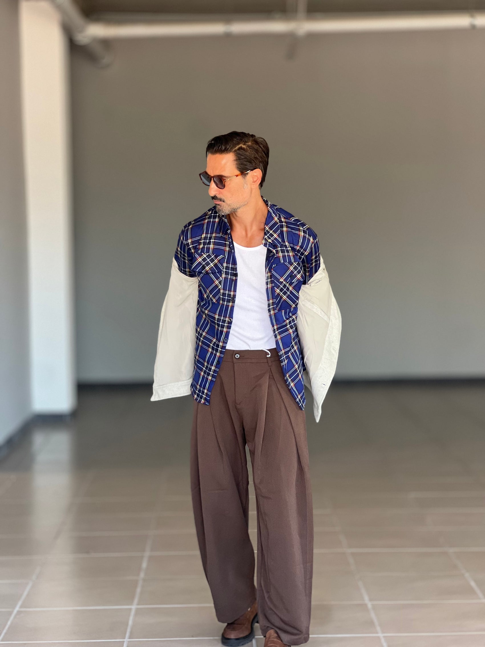 PANTALONE  FONDO AMPIO MARRONE  DOPPIA PINCES