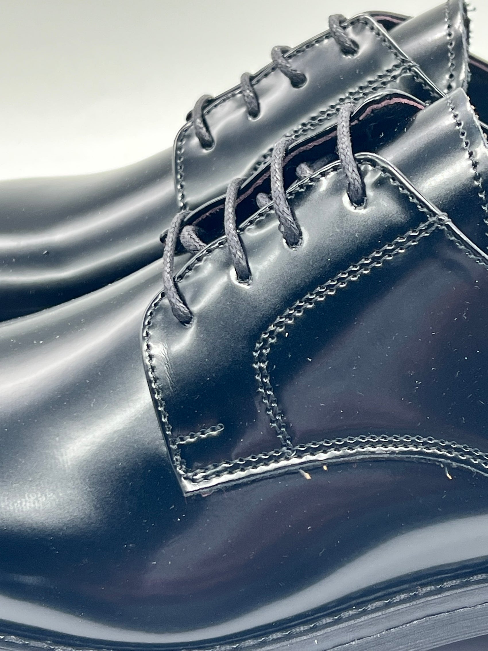 STRINGATA NERA SEMILUCIDA FONDO GOMMA