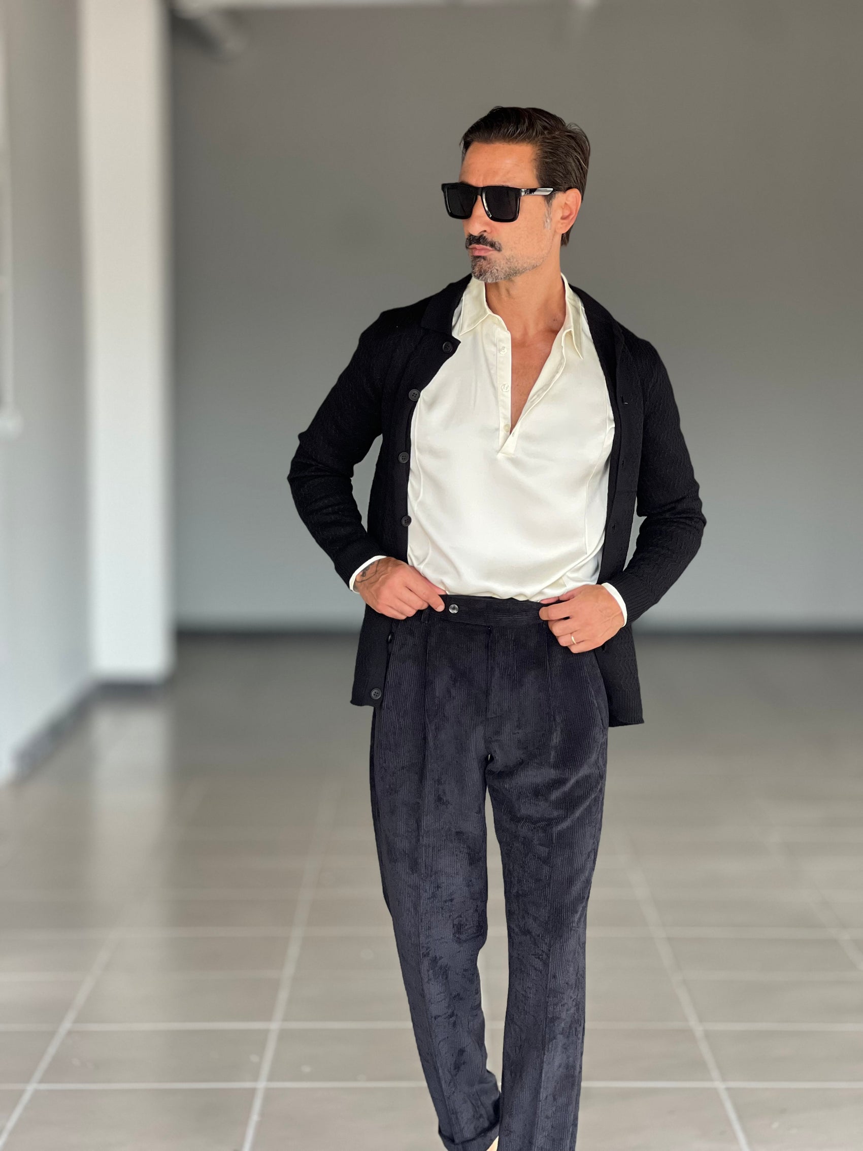 PANTALONE VELLUTO NERO PINCES VITA ALTA XAGON