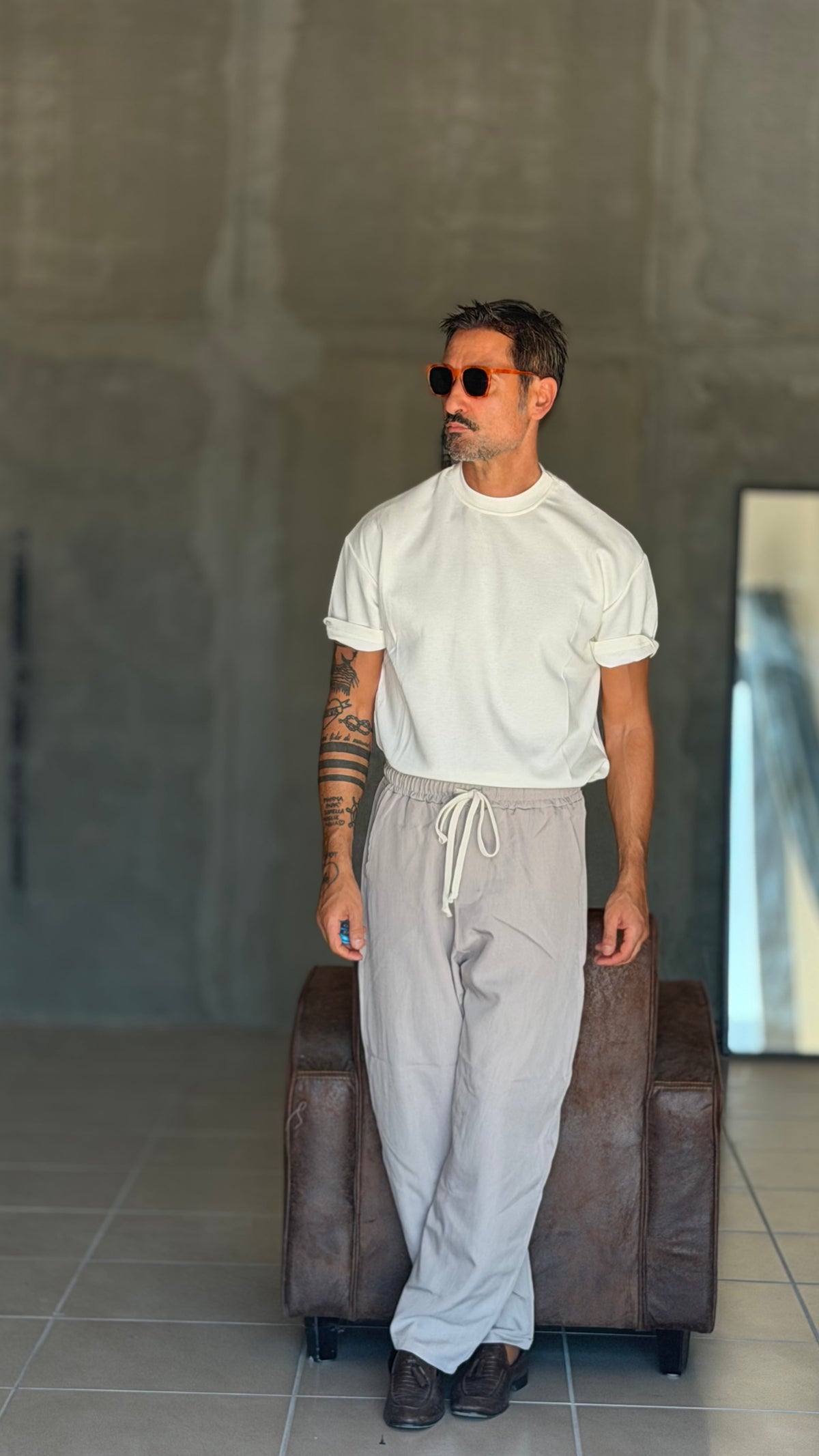 WHITE VISCOSE TROUSERS WITH REGULAR BOTTOM