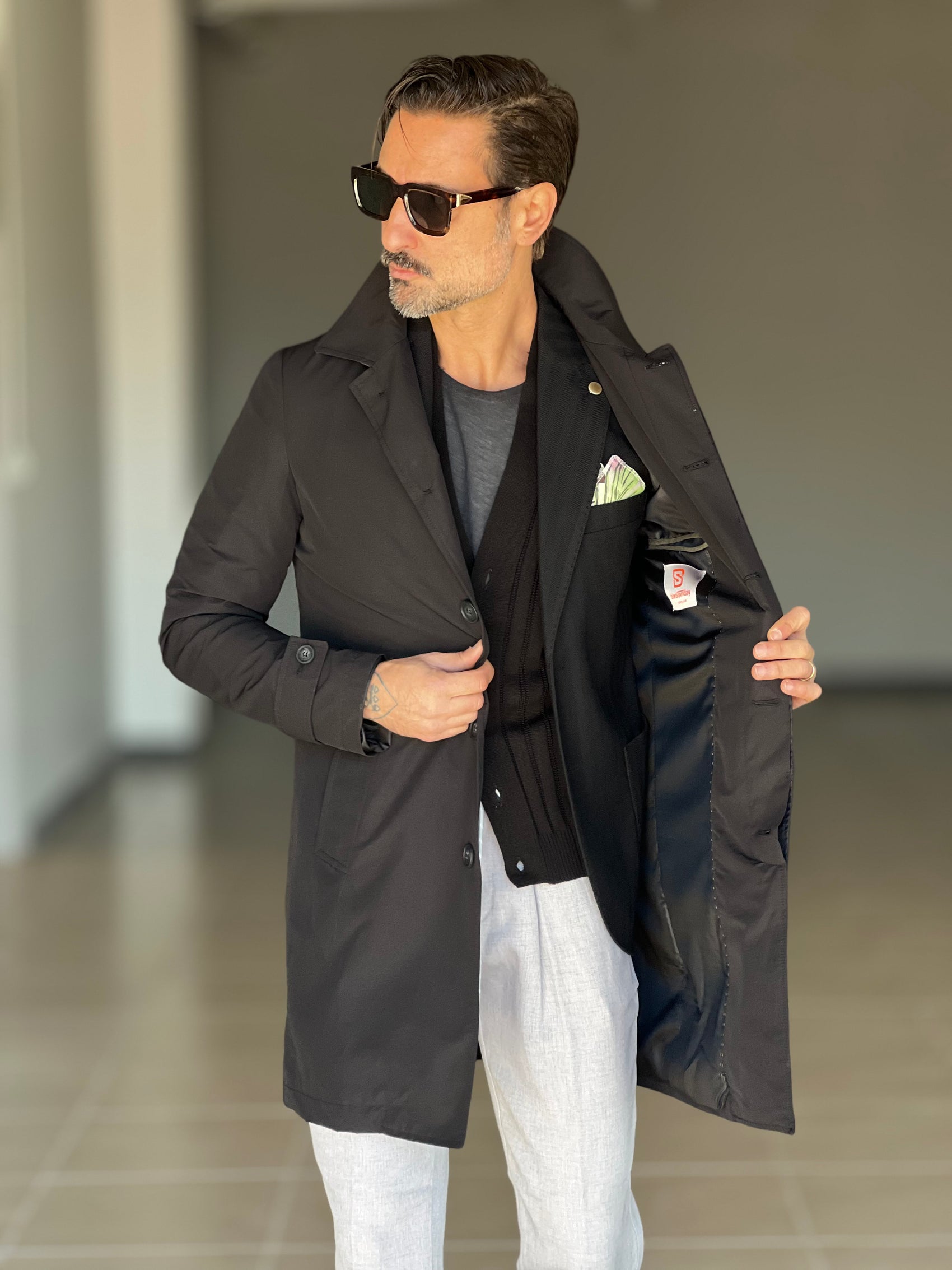 TRENCH NERO TESSUTO TECNICO IMPERMIABILE COLLO CAMICIA