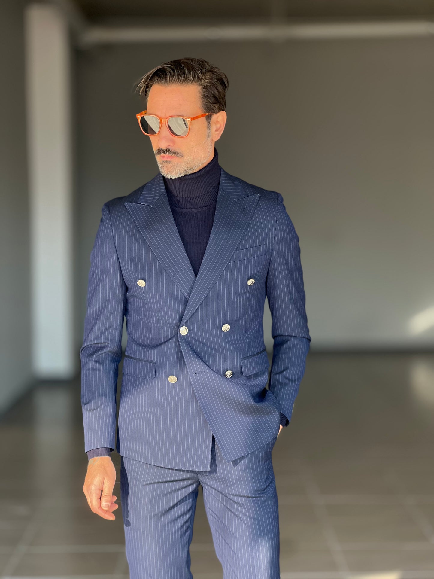 ABITO  BLU  GESSATO  DOPPIOPETTO BOTTONE METALLO VISCOSA E MISTI