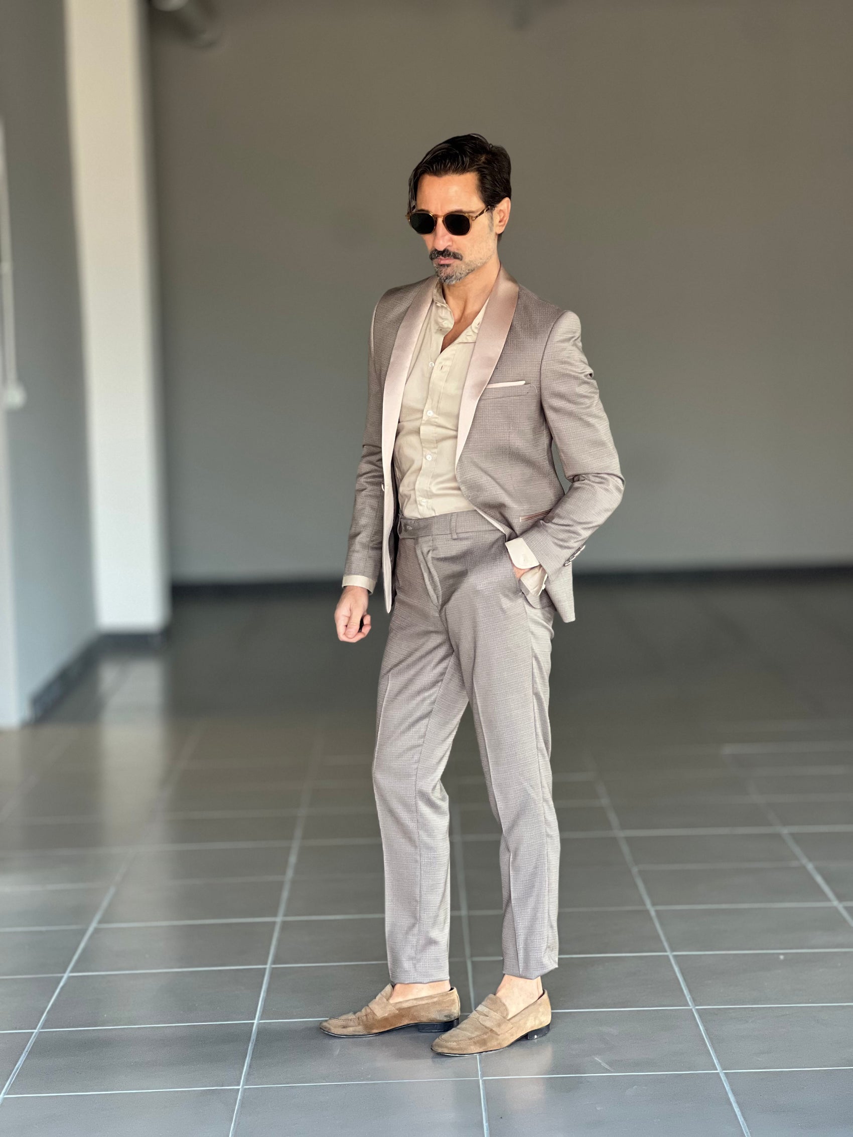 ABITO  SMOKING BEIGE  REVER CHIARO TESSUTO OPERATO 104