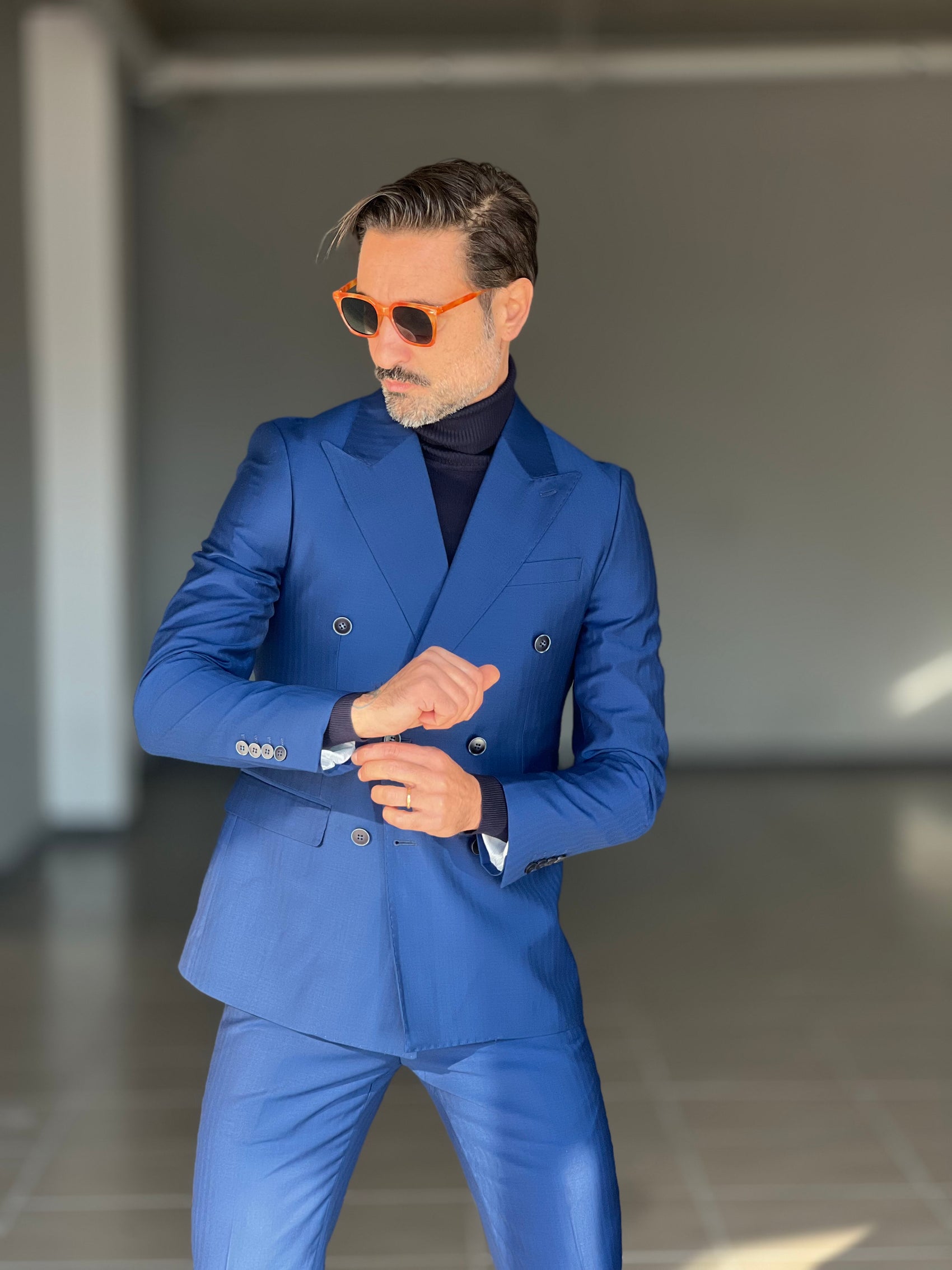 ABITO  BLU ROYAL  DOPPIOPETTO BOTTONE MADREPERLA VISCOSA E MISTI