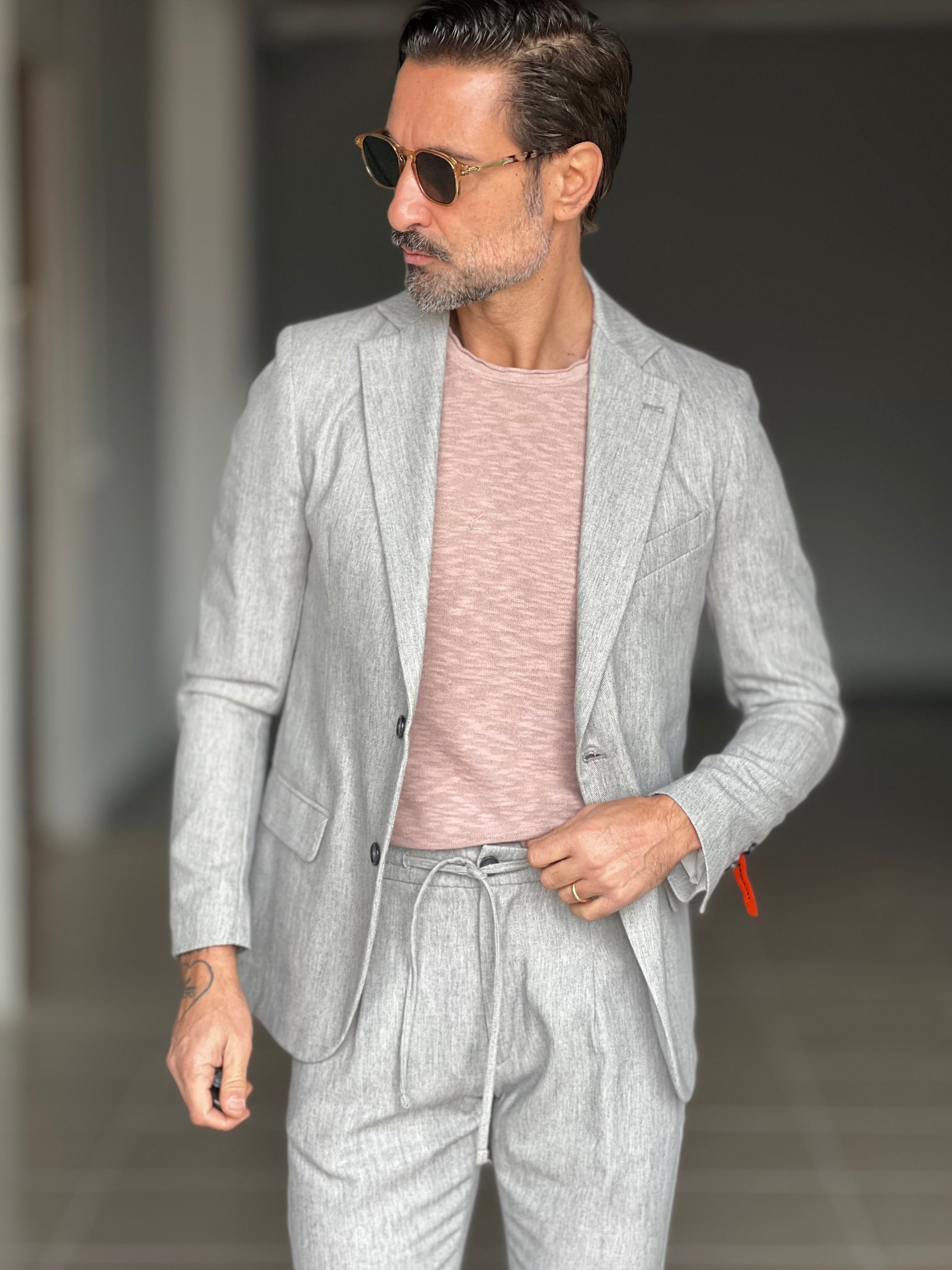 GIACCA GRIGIA  MONOPETTO SPIGATA ( PUOI ABBINARE IL PANTALONE CON IL CODICE 37 )