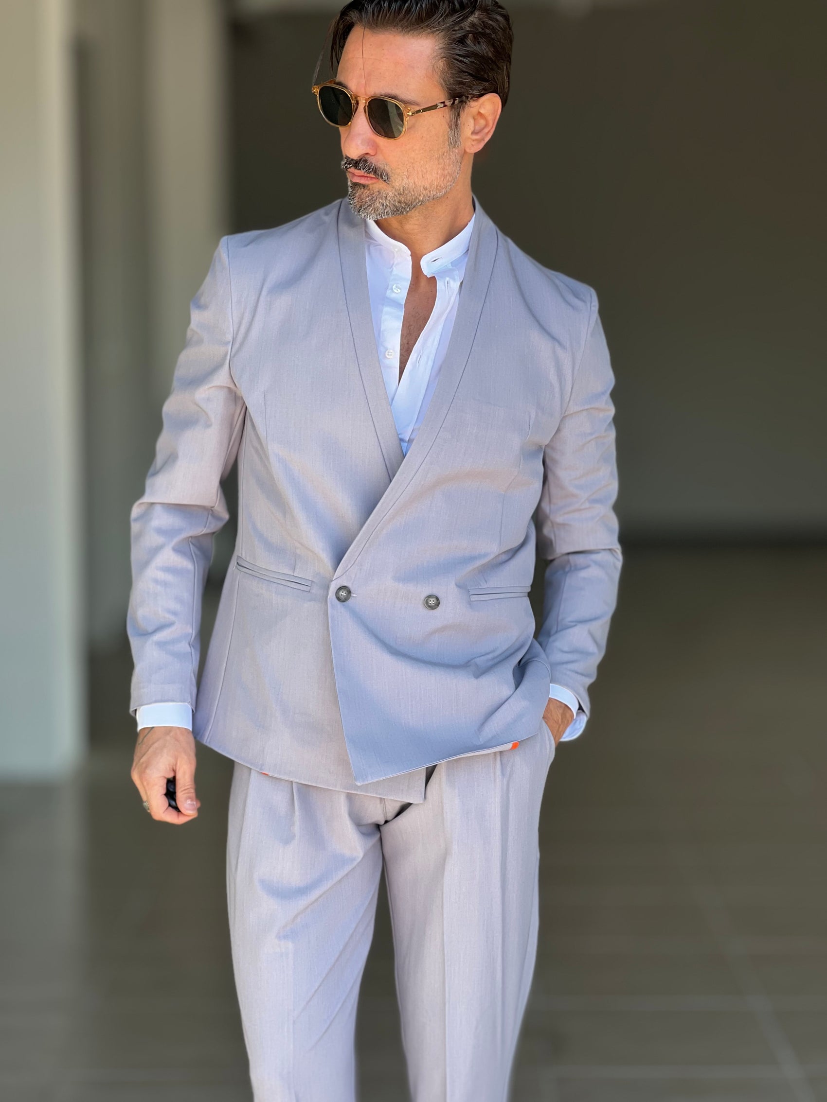 GIACCA  GRIGIA  COLLO SCIALLATO DOPPIOPETTO ( puoi abbinare il pantalone con il codice 30)