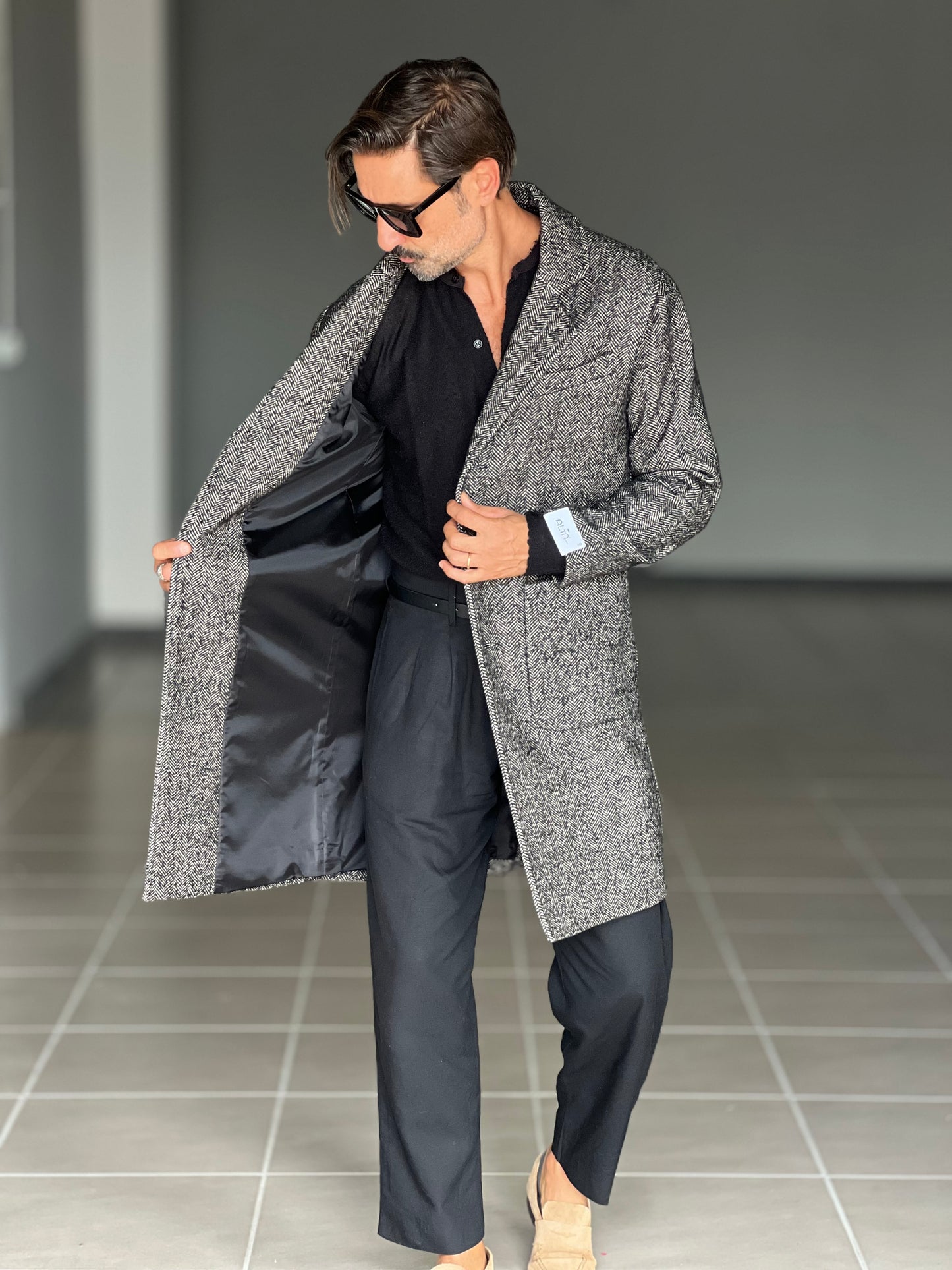 CAPPOTTO MORO SPIGATO TWEED LAVORAZIONE ALPACA TESSUTO LANA E MISTI ALTATENSIONE (Copia)