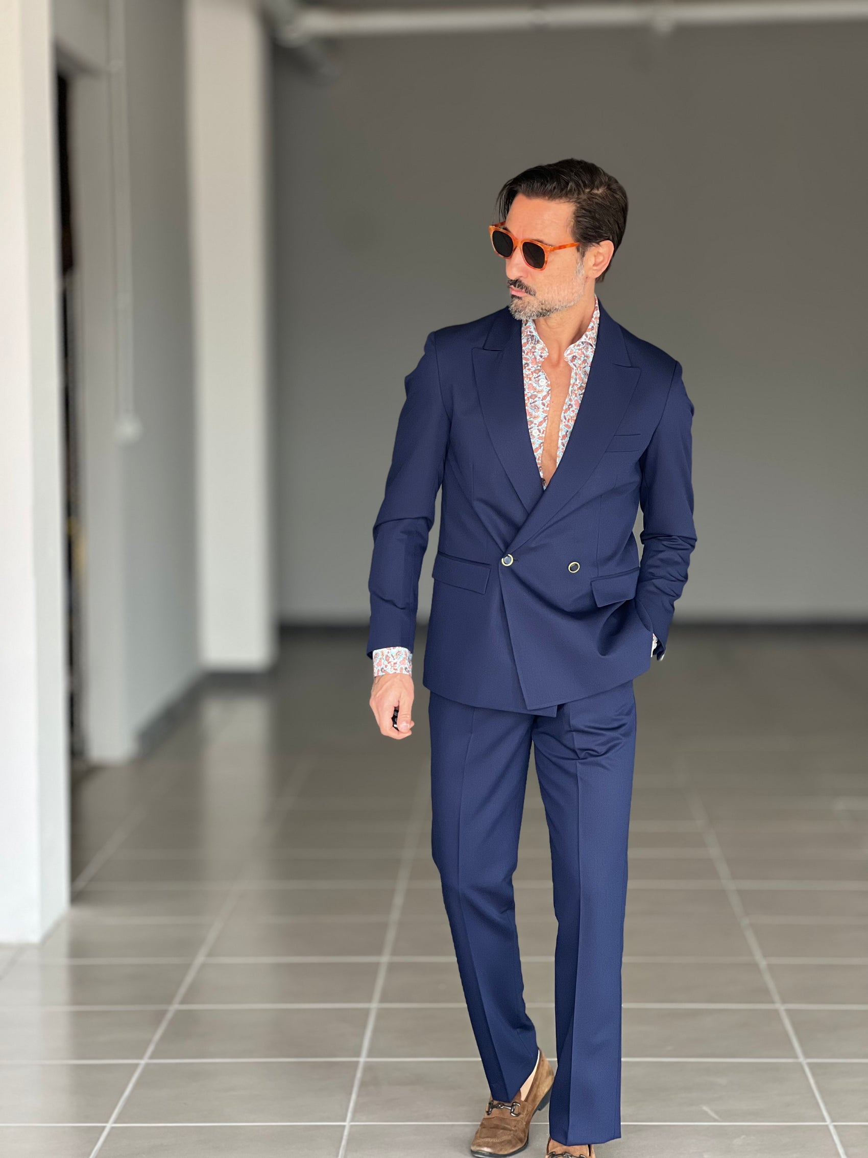 ABITO BLU   DOPPIOPETTO UN  BOTTONE METALLO