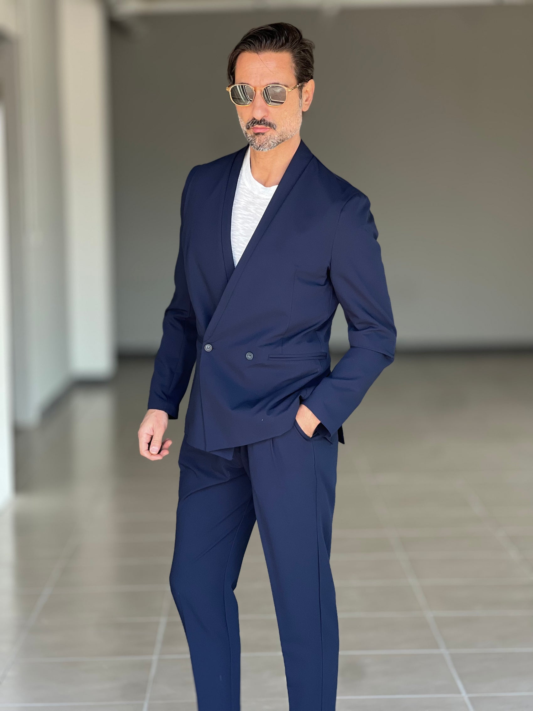 GIACCA  BLU COLLO SCIALLATO DOPPIOPETTO ( PUOI ABBINARE IL PANTALONE CON IL CODICE 31)