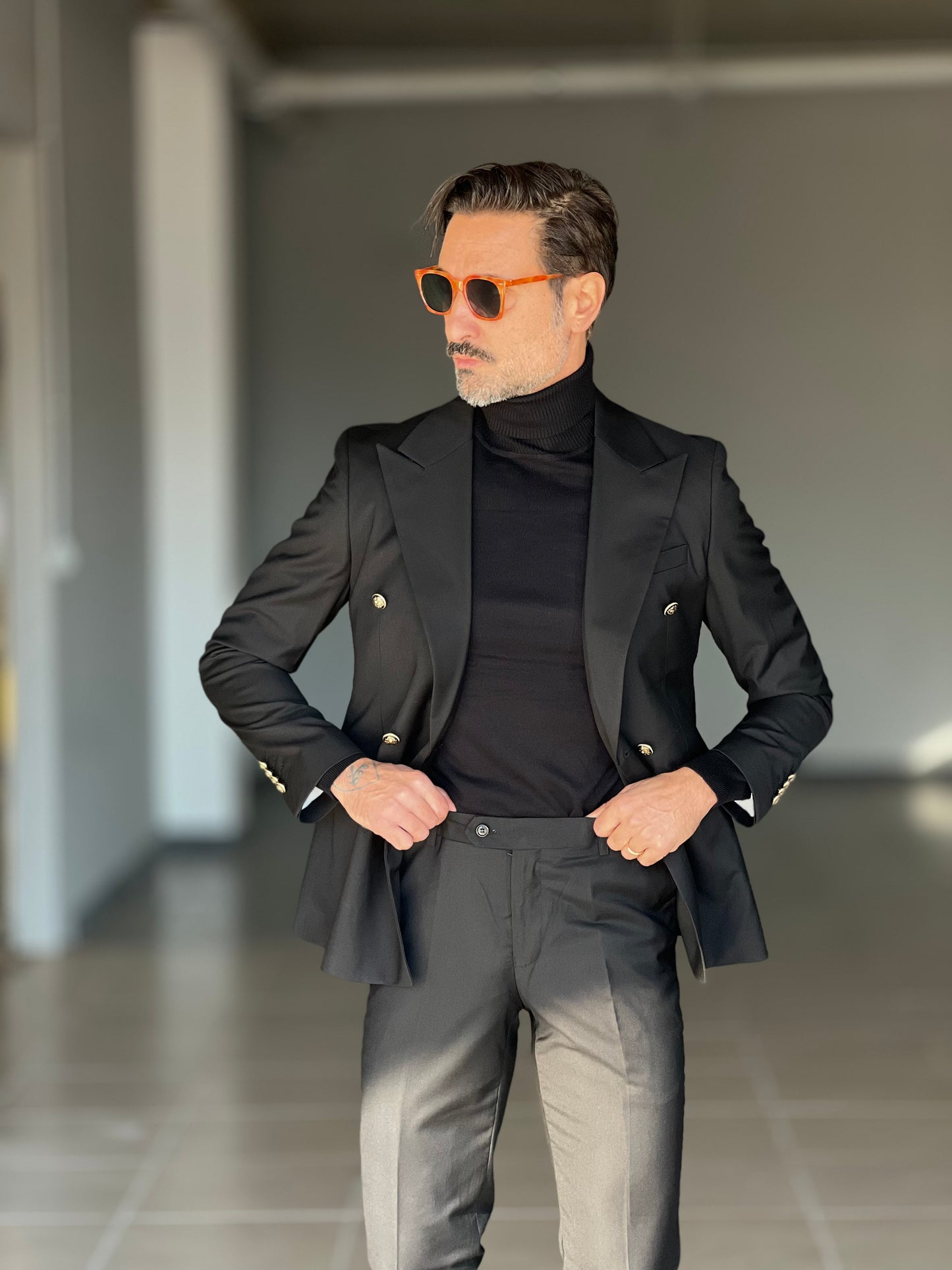 ABITO  NERO DOPPIOPETTO BOTTONE METALLO VISCOSA E MISTI