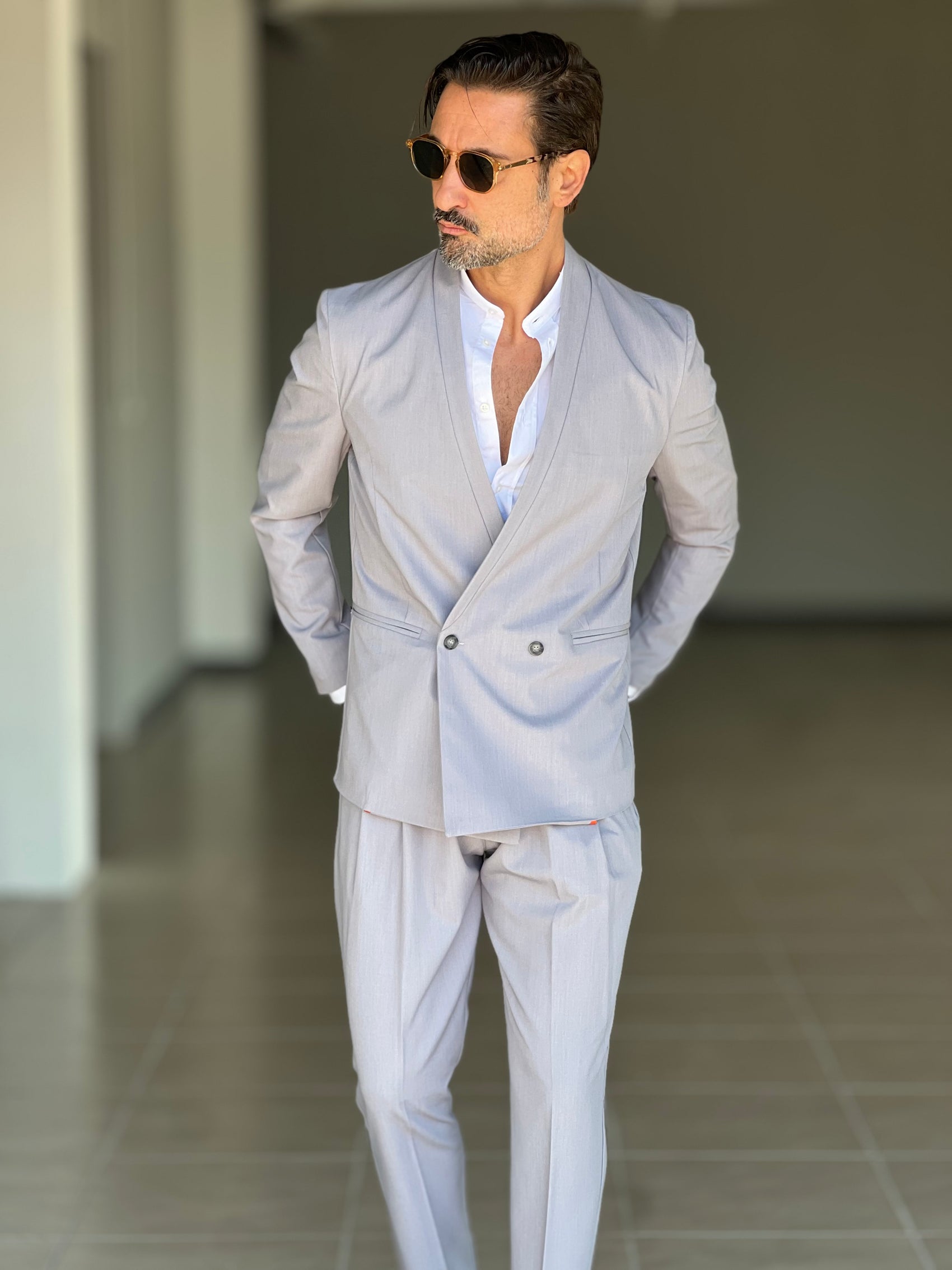 GIACCA  GRIGIA  COLLO SCIALLATO DOPPIOPETTO ( puoi abbinare il pantalone con il codice 30)