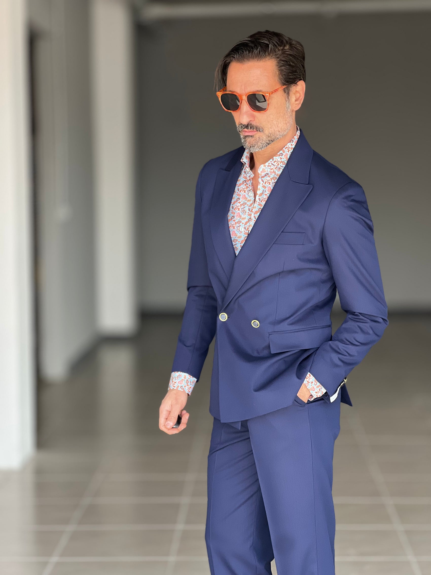 ABITO BLU   DOPPIOPETTO UN  BOTTONE METALLO