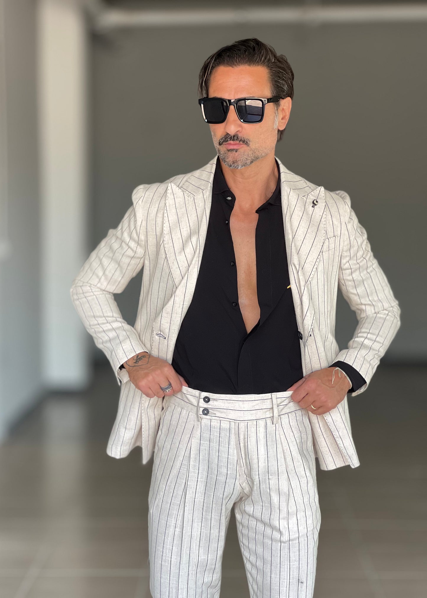 CAMICIA VISCOSA NERA BOTTONE METALLO
