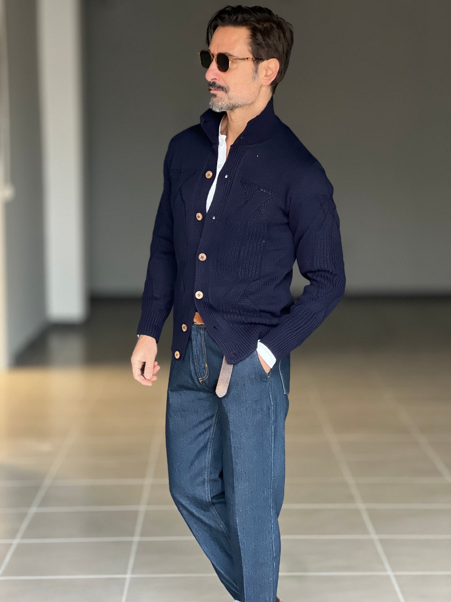 CARDIGAN  BLU OPERATO COLLO IN PIEDI