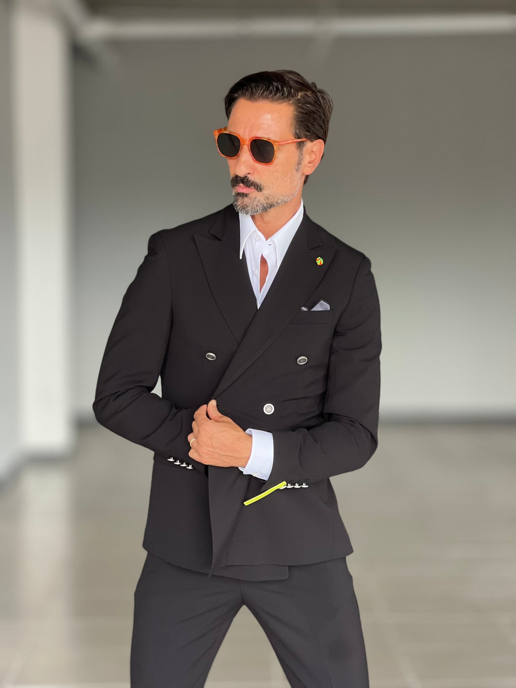 ABITO  NERO DOPPIOPETTO BOTTONE METALLO VISCOSA E MISTI