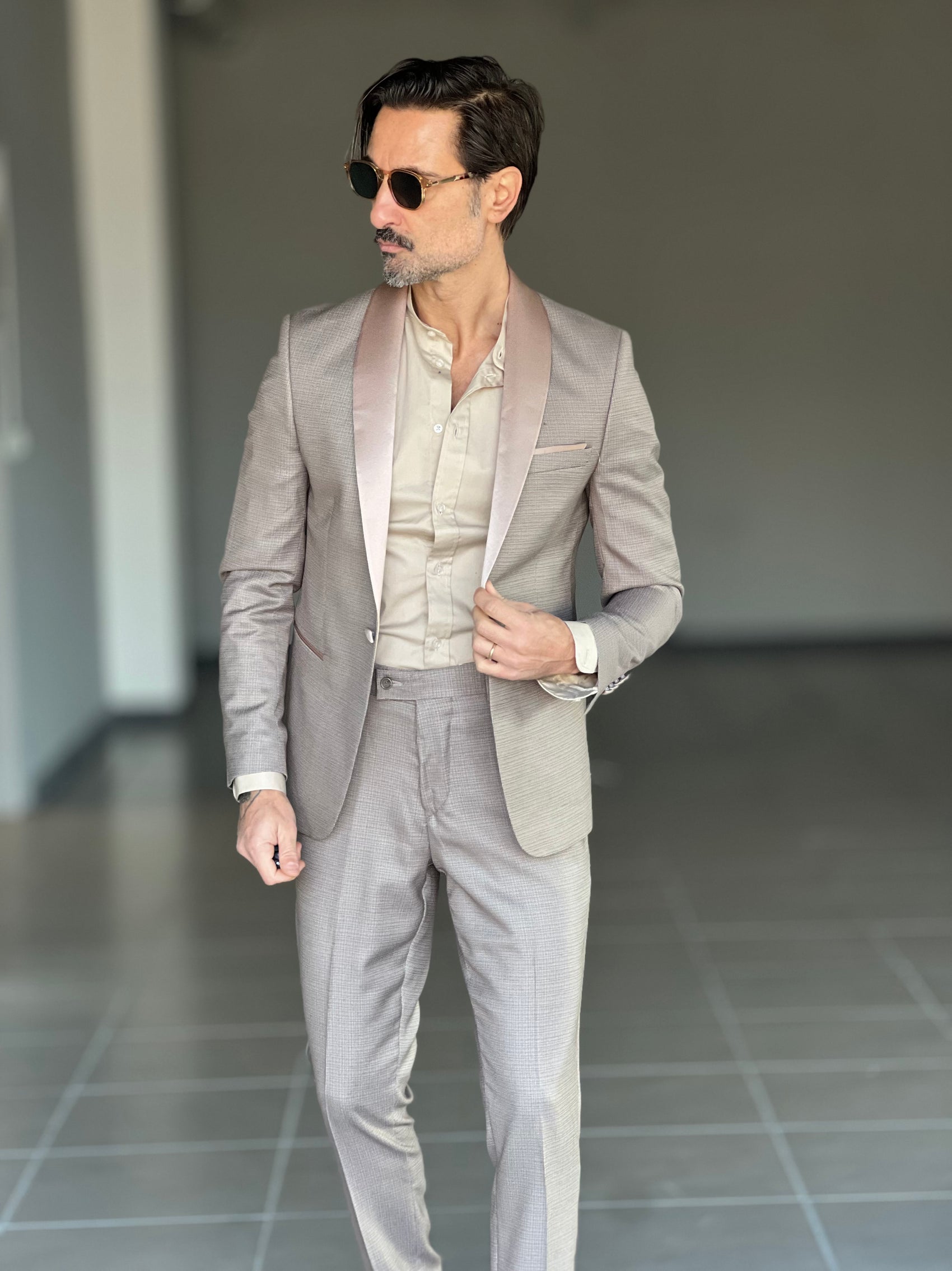 ABITO  SMOKING BEIGE  REVER CHIARO TESSUTO OPERATO 104