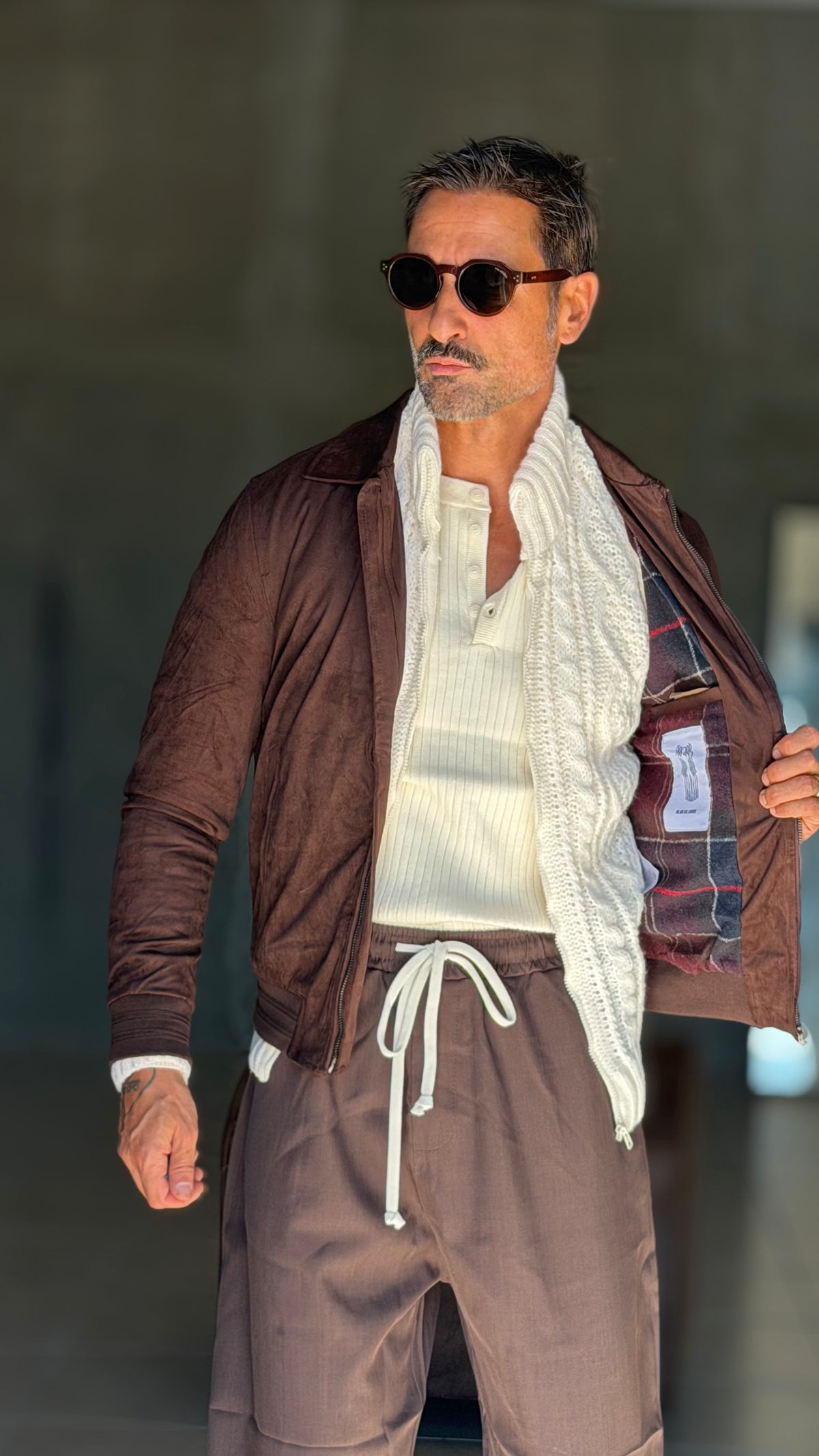 WHITE VISCOSE TROUSERS WITH REGULAR BOTTOM