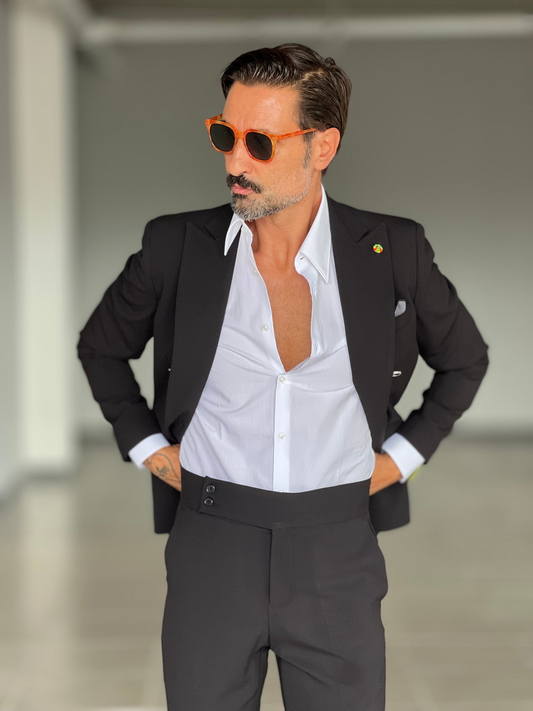 ABITO  NERO DOPPIOPETTO BOTTONE METALLO VISCOSA E MISTI