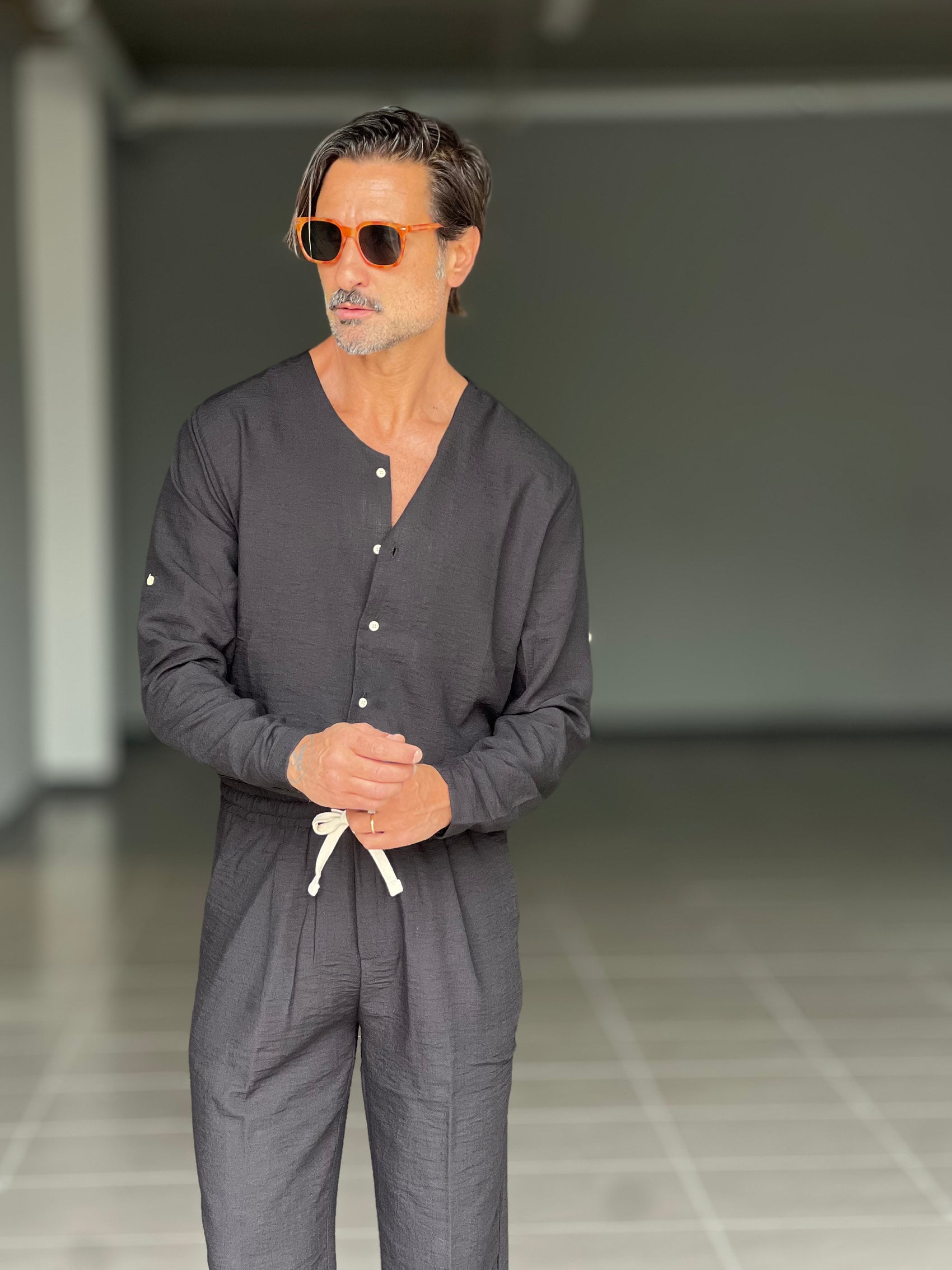 COORDINATO CAMICIA E PANTALACCIO  NERA  COREANA GIROCOLLO COTENE VISCOSA EFFETTO LINO. 00201