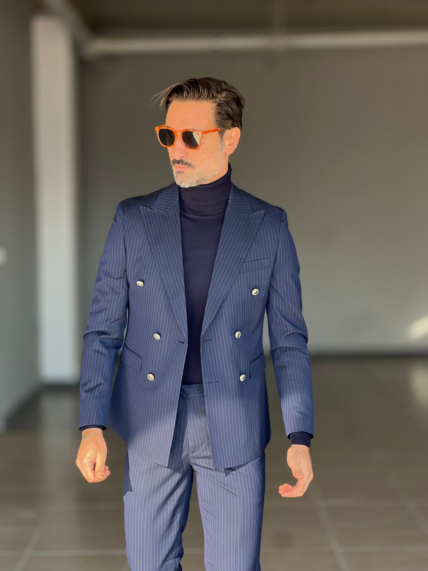 ABITO  BLU  GESSATO  DOPPIOPETTO BOTTONE METALLO VISCOSA E MISTI