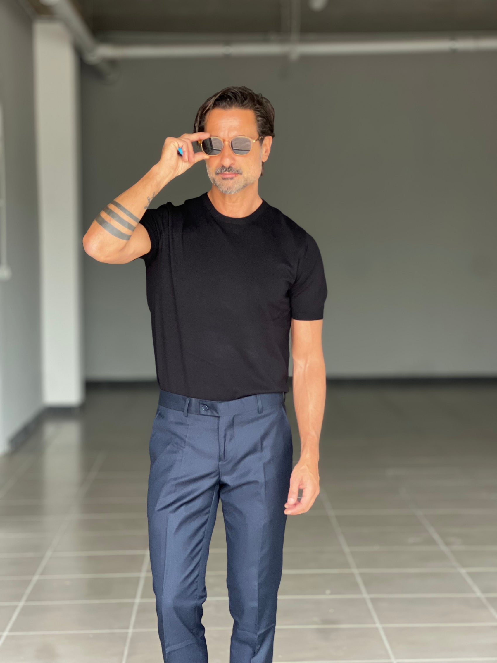 MAGLIA FILO NERA  LAVORAZIONE RASATA