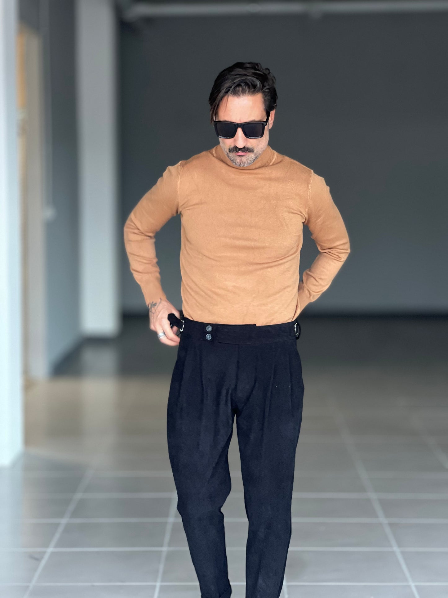 PANTALONE VELLUTO  NERO PINCES VITA ALTA