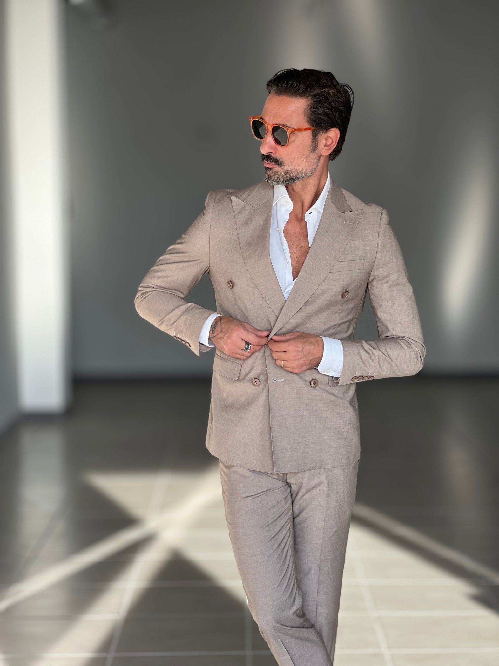 ABITO  TABACCO  DOPPIOPETTO BOTTONE OSSO VISCOSA E MISTI